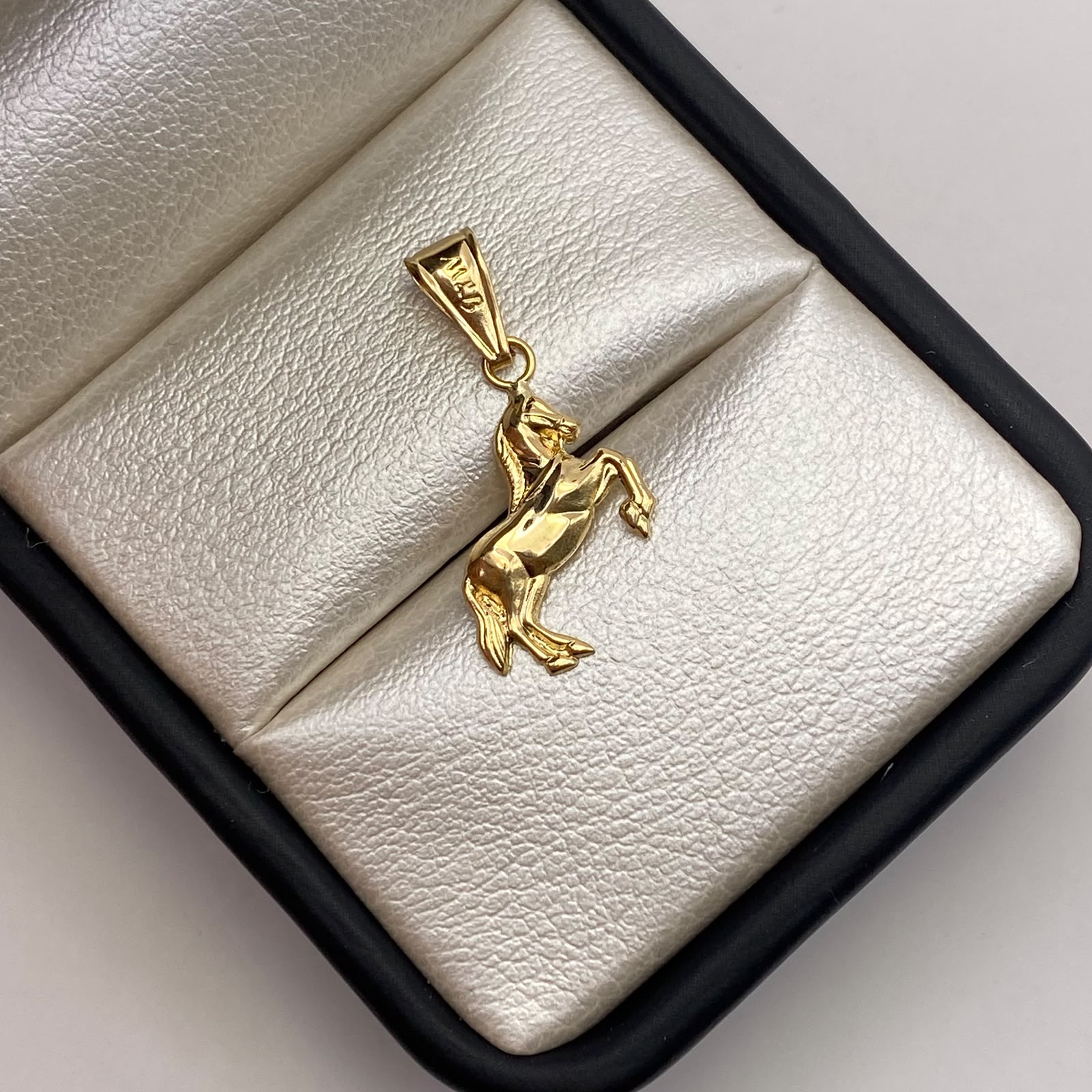 Dije Caballo silueta Oro amarillo 18k 0,57 Gr / 12,4 mm / 2,5 Cm