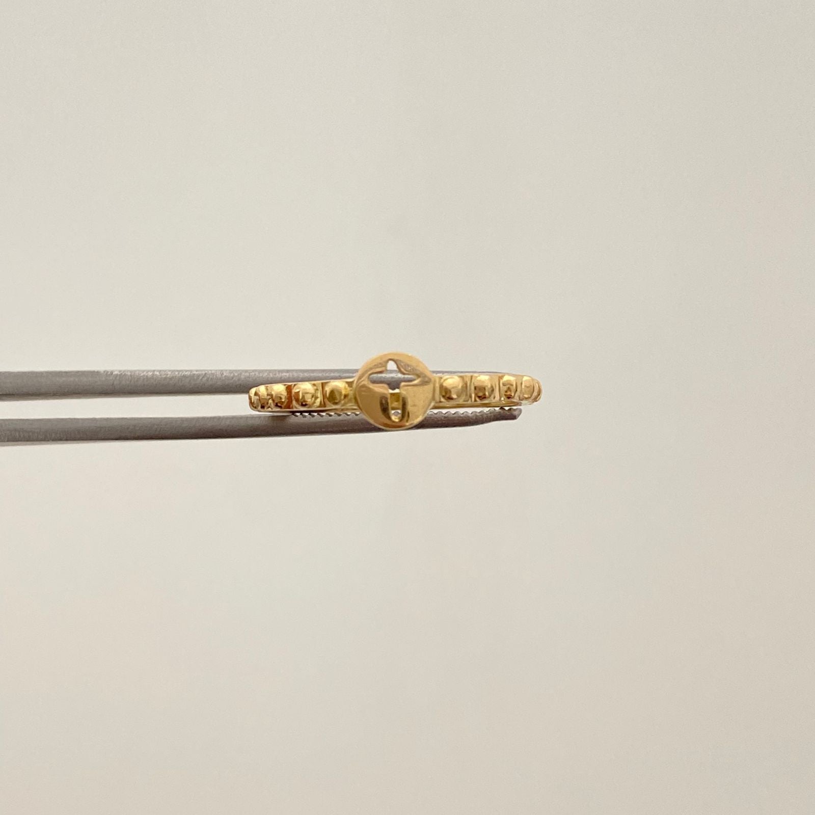 Anillo con cruz  Oro amarillo 18k / Talla 5 1/2 / 1,4 Gr