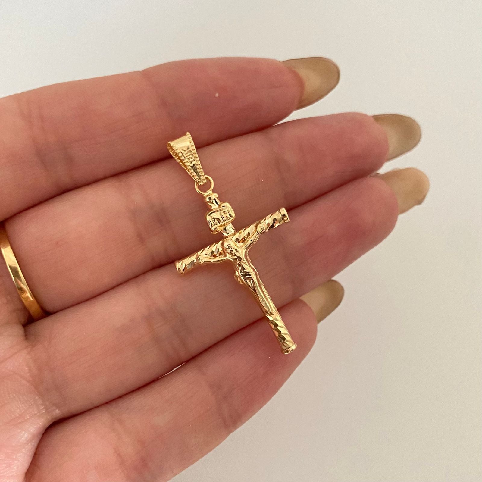 Dije cruz cristo diamantado  Oro amarillo 18k 1,35 Gr / 4,0 Cm
