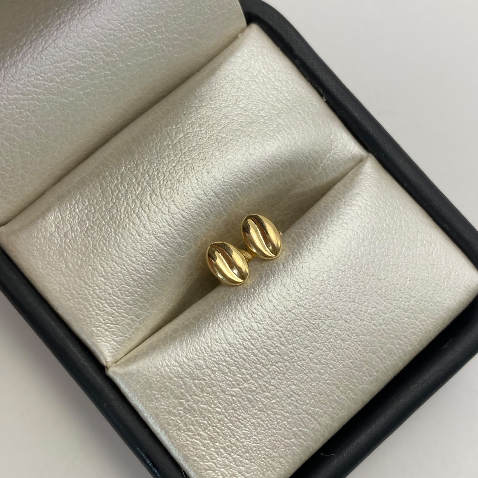Topos grano cafe  Oro amarillo 18k 0,50 Gr / 4,3 mm