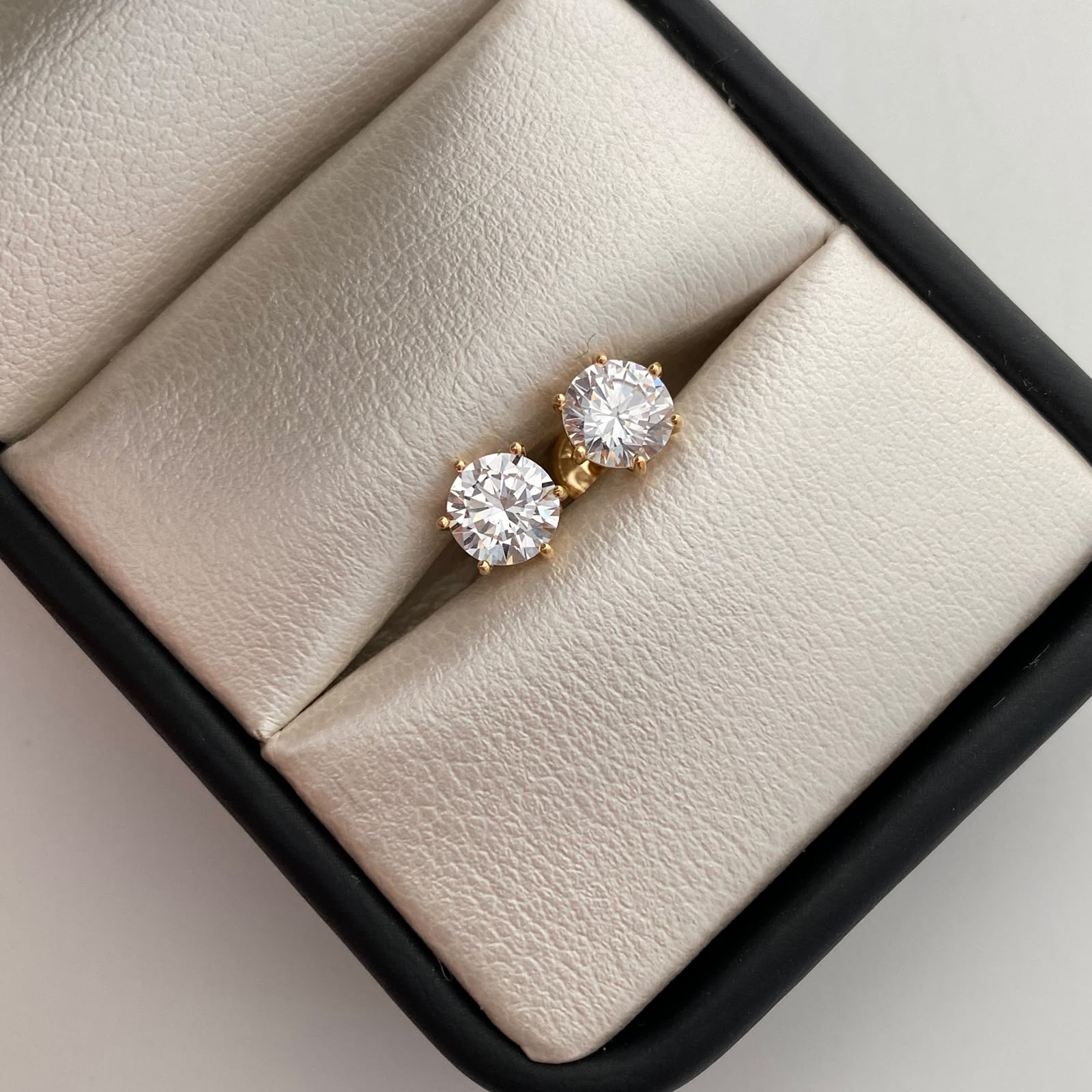 Topos Circon Blanco Oro amarillo 18k 1,35 Gr / 6 mm