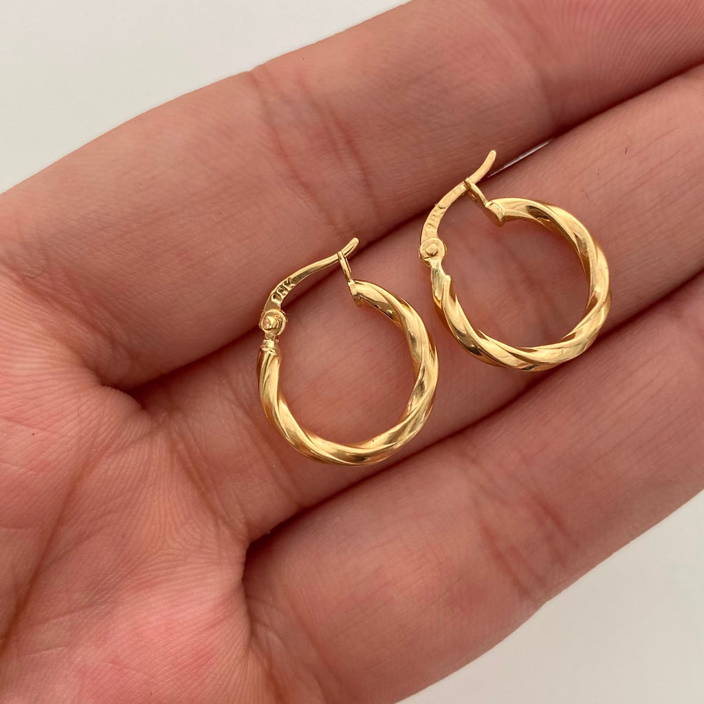 Candonga Entorchada Oro amarillo 18k 1,05 Gr / 1,5 Cm