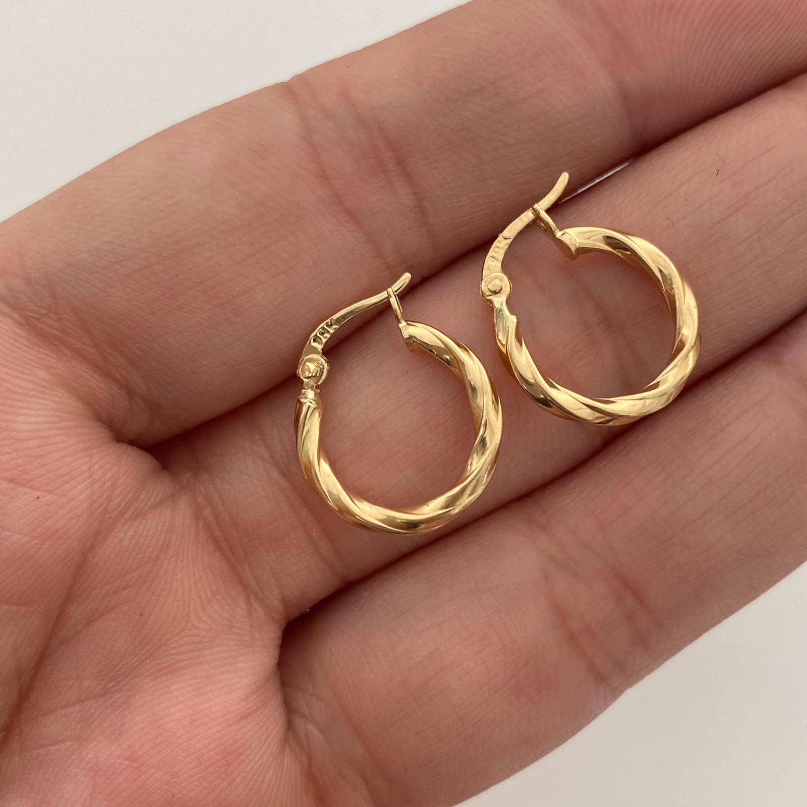 Candonga Entorchada Oro amarillo 18k 1,05 Gr / 1,5 Cm