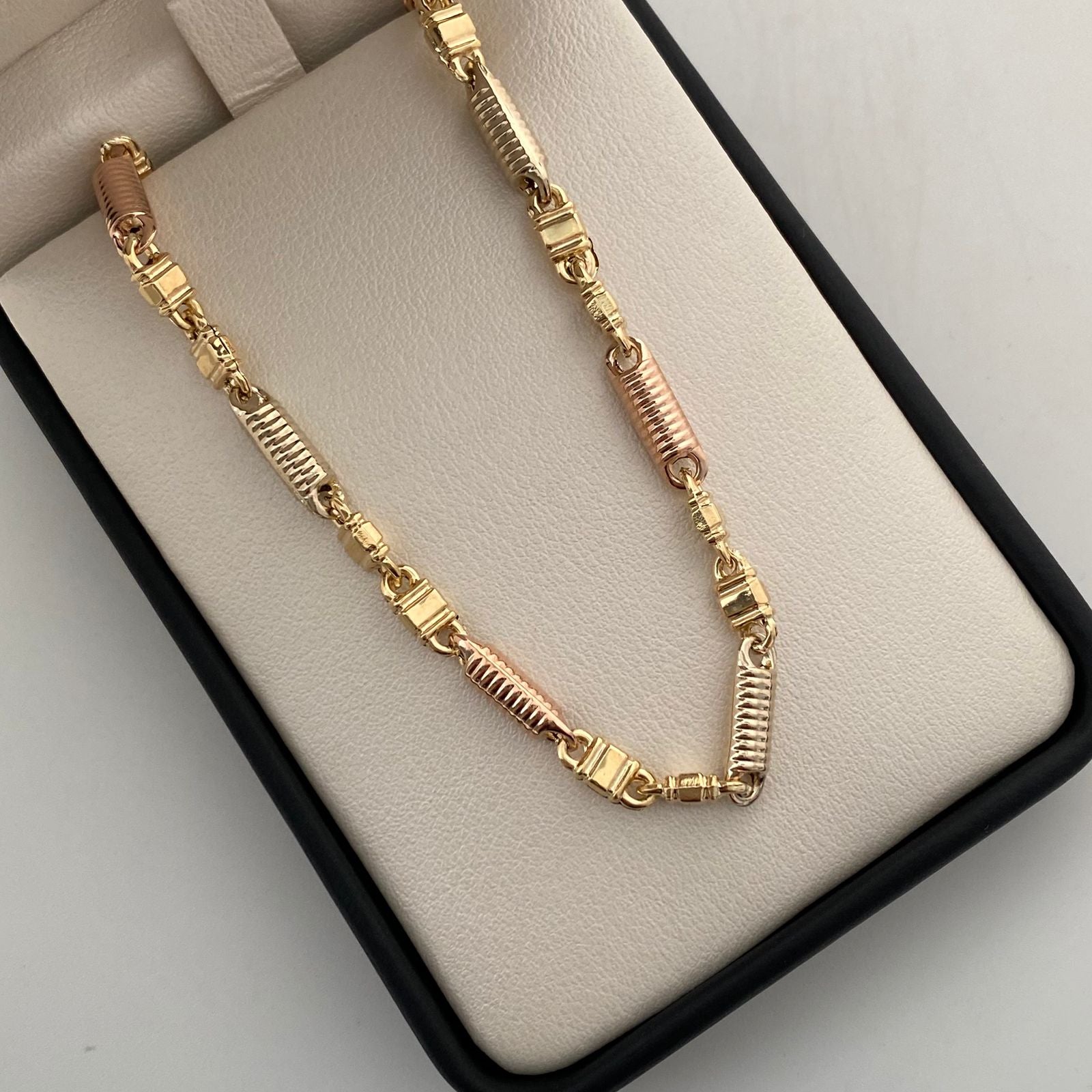 Cadena Rustica Tres oros 18k +1 / 15,05 Gr / 4,3 mm / 60 Cm Broche 0,60