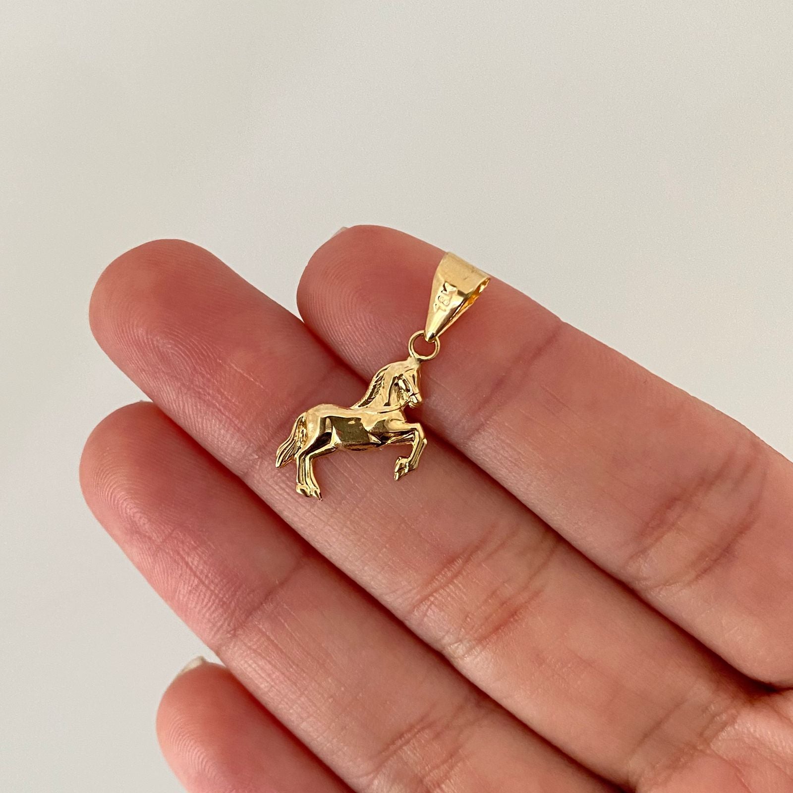 Dije caballo troquel Oro amarillo 18k 0,65 Gr / 2,5 Cm