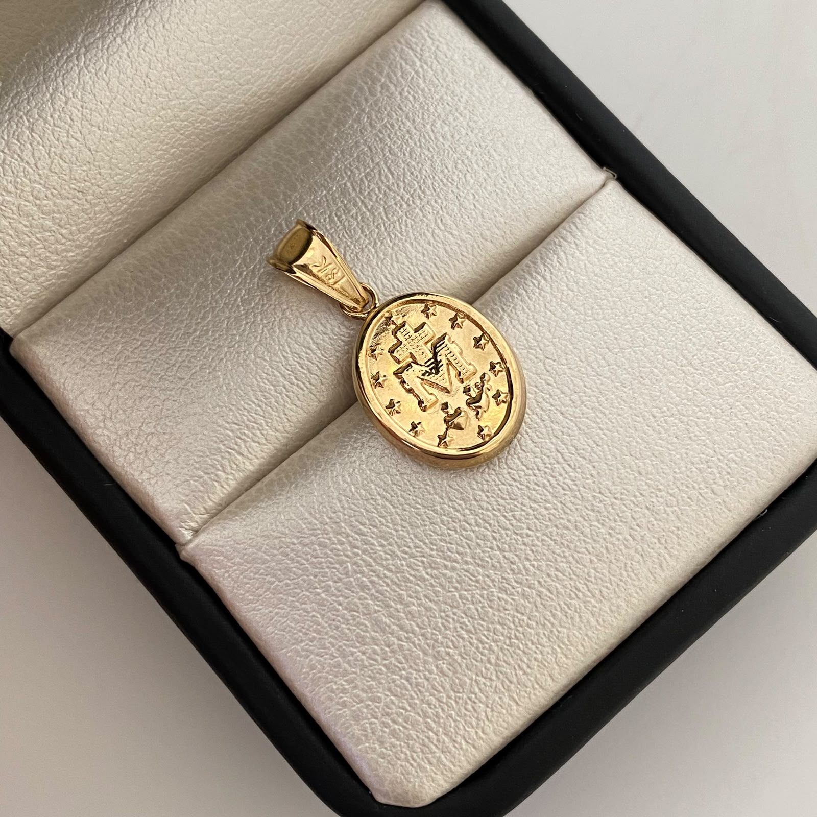 Dije Virgen Milagrosa Oro amarillo 18k 0,9 Gr / 11,6 mm / 2,4 Cm
