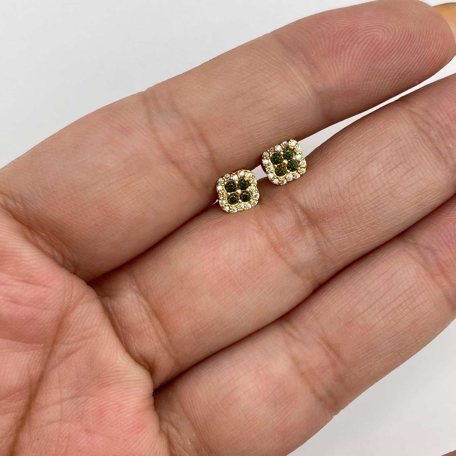 Topos flor circones verde militar y blancos Oro amarillo 18k 0,9 Gr / 6,43 mm