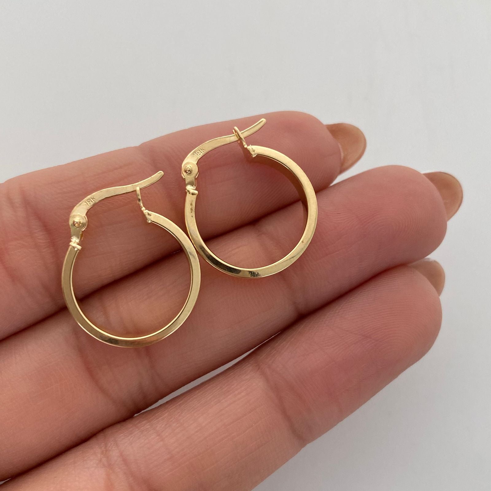 Candonga redonda Vs Oro amarillo 18k 1,7 Gr / 2 Cm