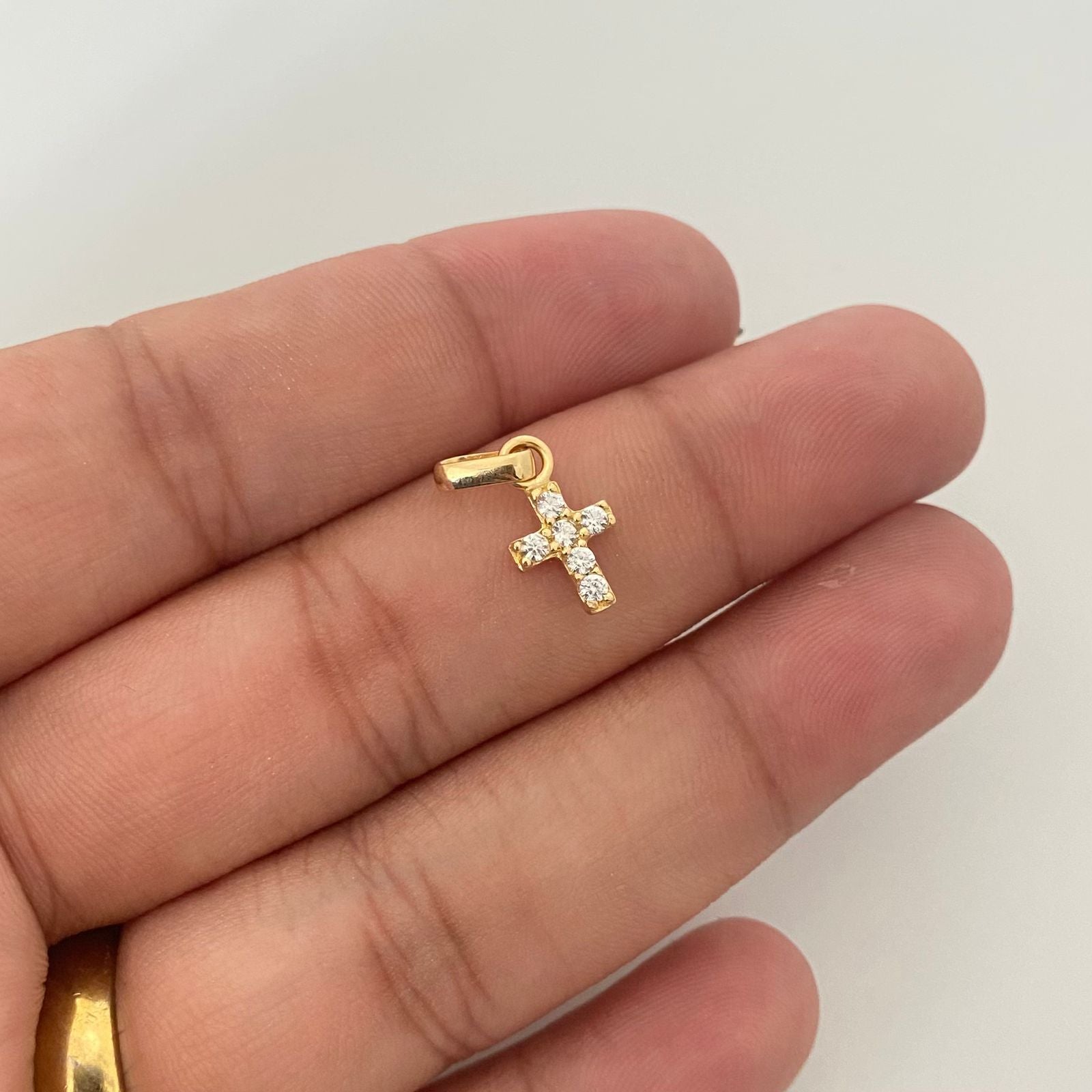 Dije cruz mini casting blanco Oro amarillo 18k 0,85 Gr / 1,7 Cm