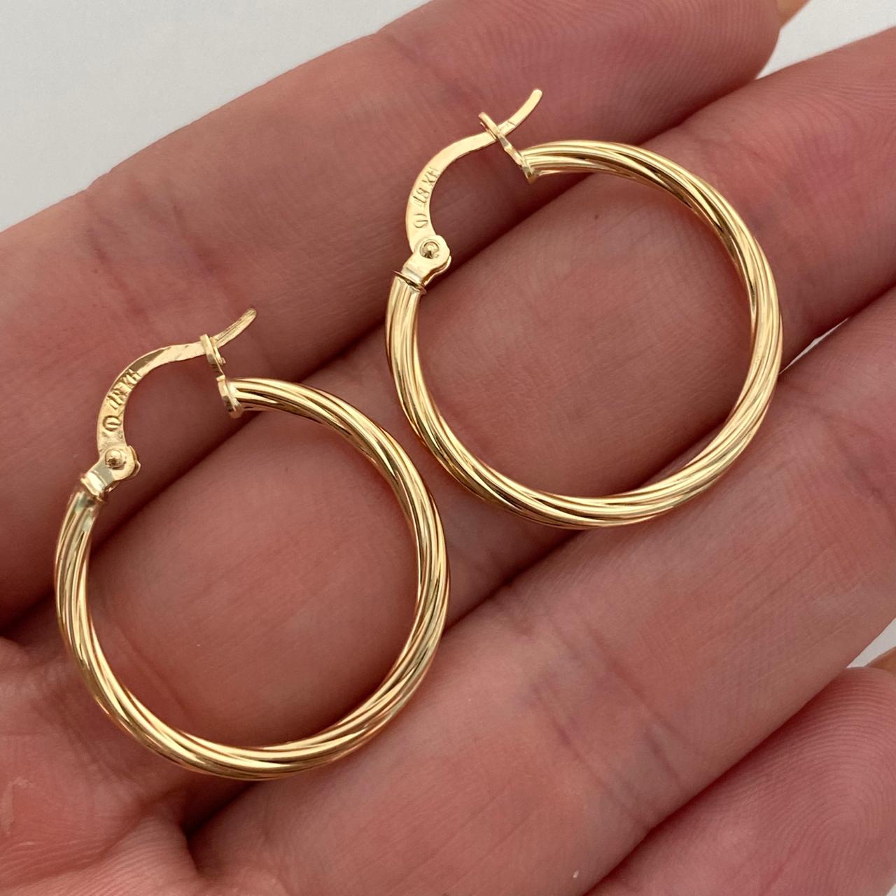 Candonga entorchada  Oro amarillo 18k 1,5 Gr / 2,2 Cm