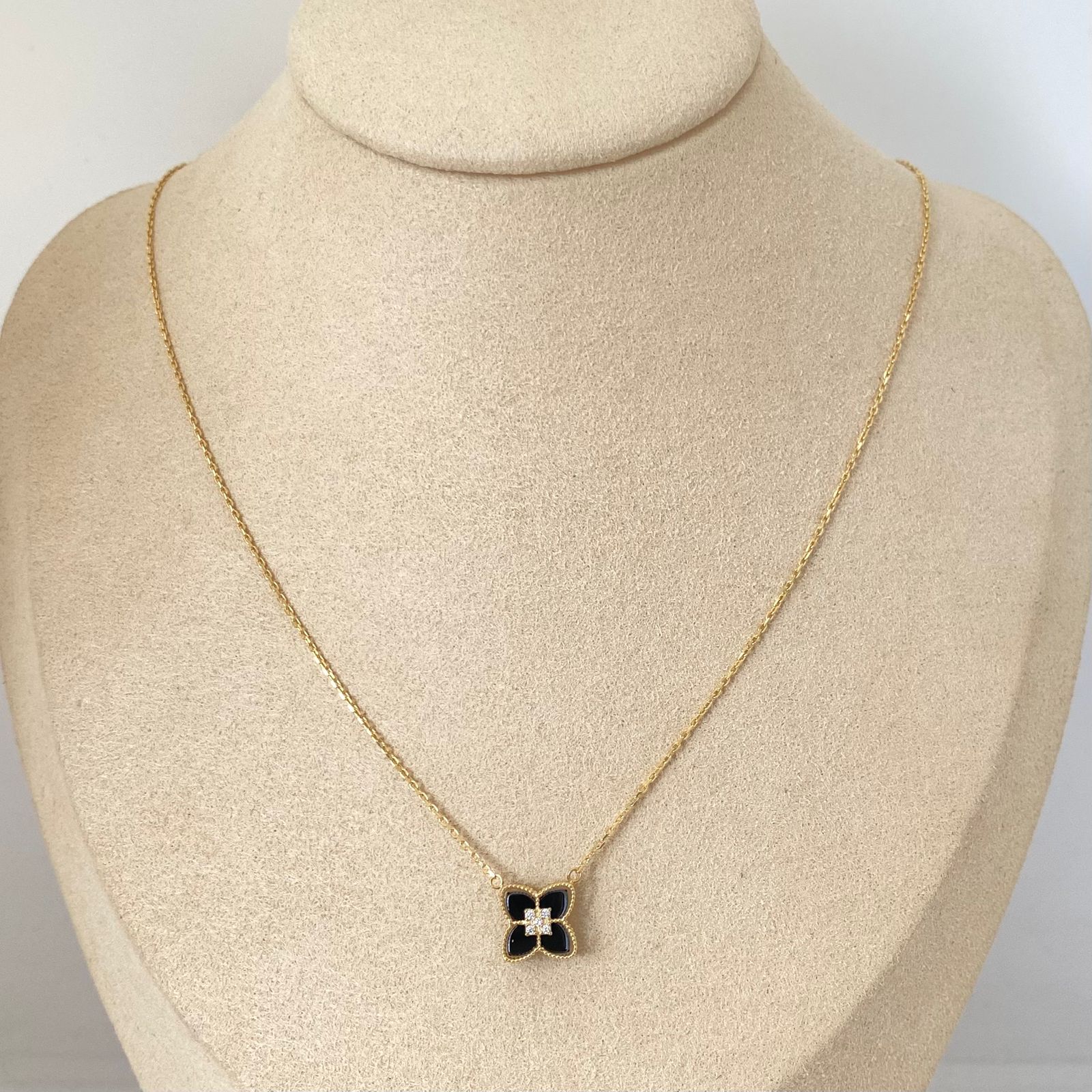 Cadena It flor fondo negro centro circon Oro amarillo 18k +4 / 2,75 Gr / 0,9 mm / 50 Cm