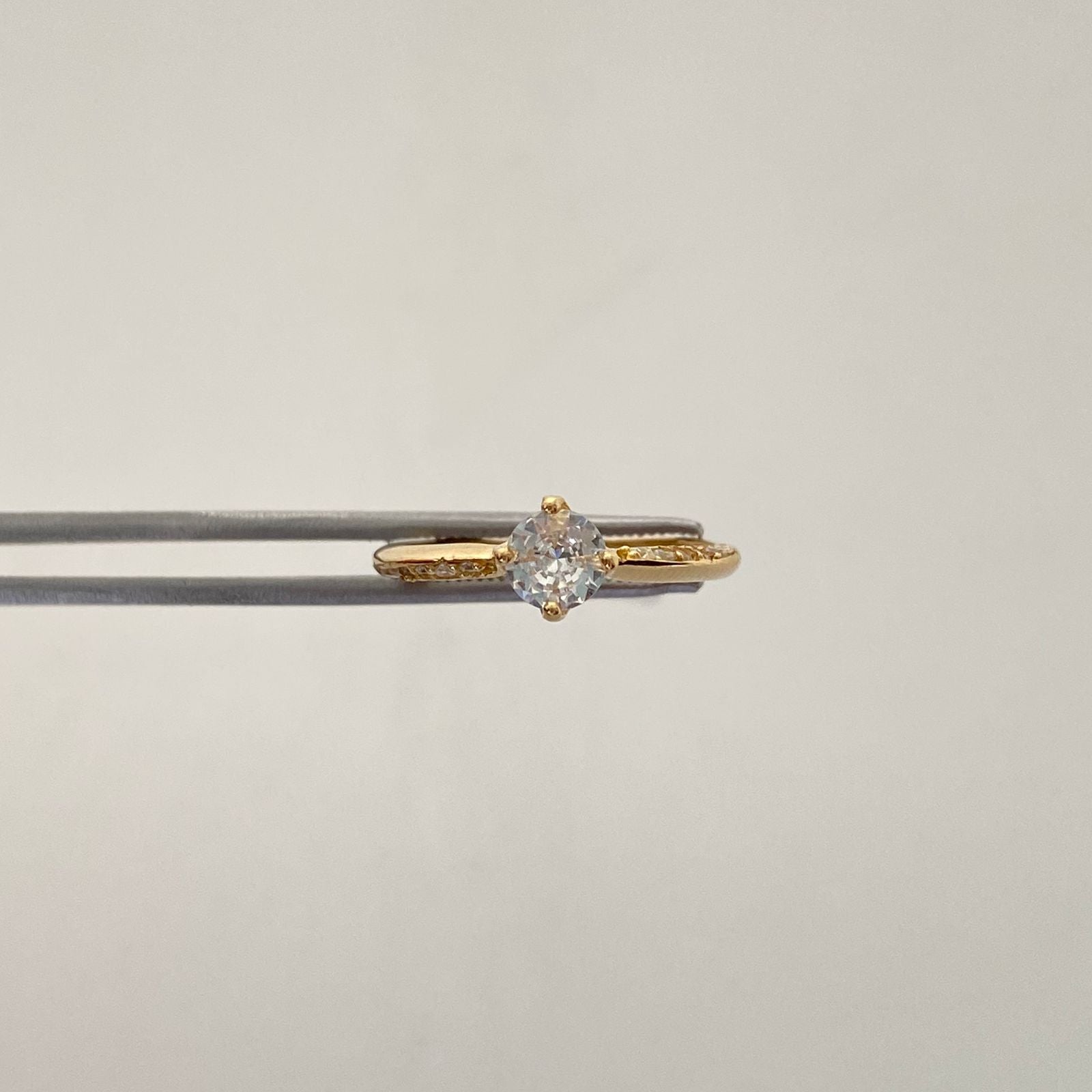 Anillo Solitario Oro amarillo 18k / Talla 6 / 1,95 Gr / 2 mm