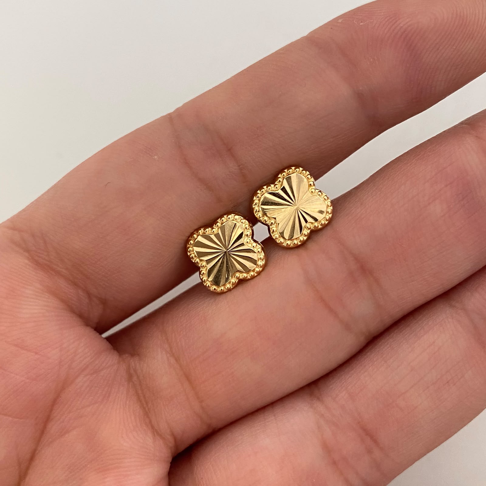 Topos Trebol Diamantado Oro amarillo 18k 1 Gr / 8,8 mm