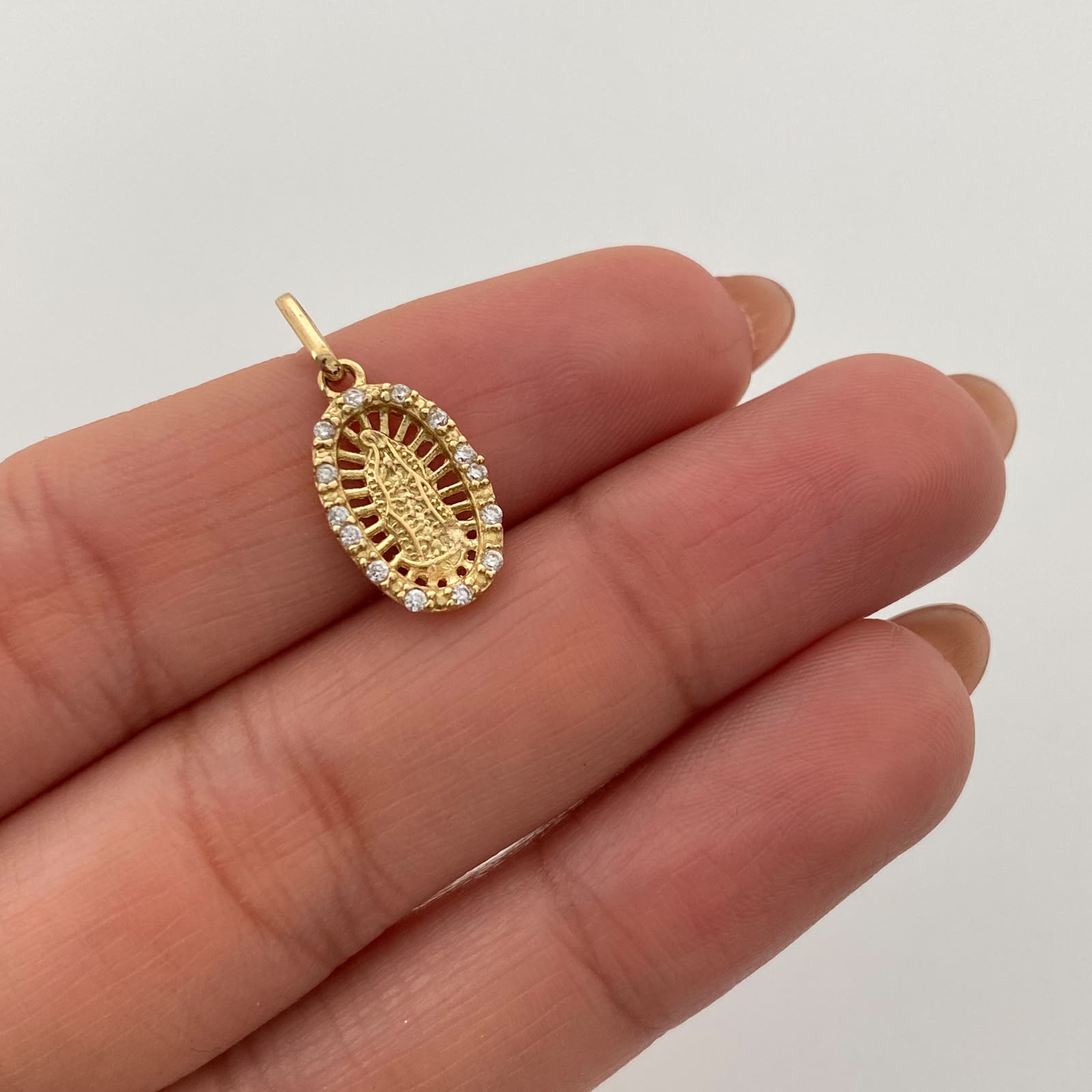 Dije Virgen de Guadalupe Casting Blanco Oro amarillo 18k 1,3 Gr / 9,8 mm / 2,1 Cm