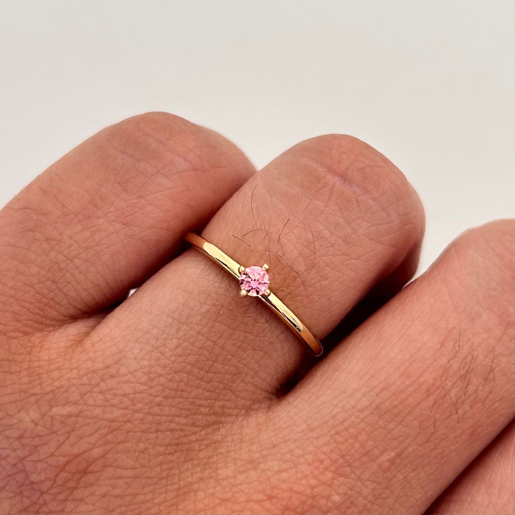 Anillo Solitario Rosa Pastel Oro amarillo 18k / Talla 7 / 1,55 Gr / 1,5 mm
