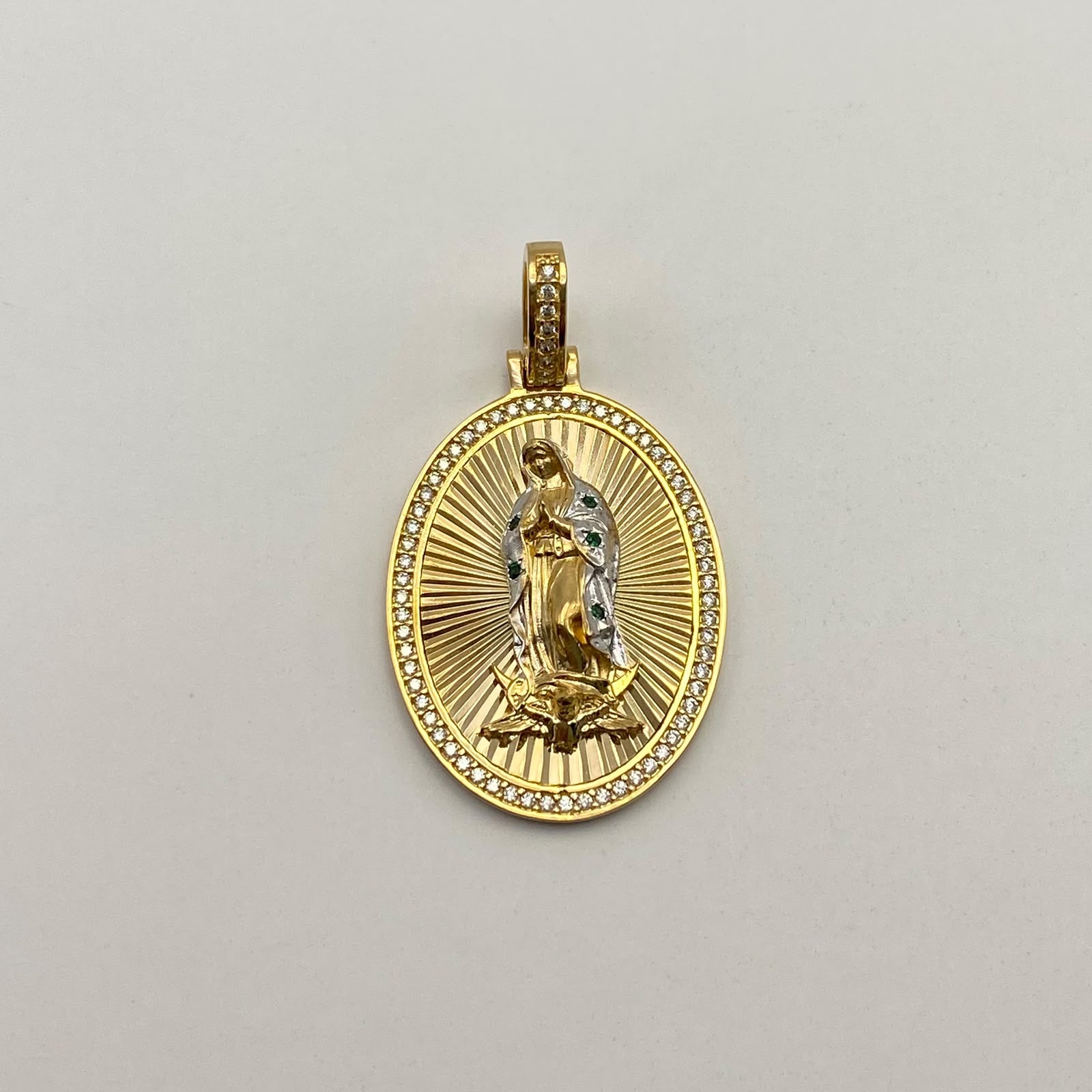Dije Virgen de guadalupe fondo diamantado Oro amarillo y Oro blanco 18k 7,65 Gr / 22,4 mm / 4,1 Cm