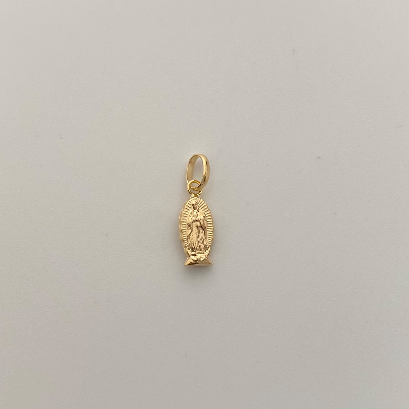 Dije Virgen de Guadalupe Silueta Oro amarillo 18k 0,35 Gr / 5,4 mm / 1,7 Cm