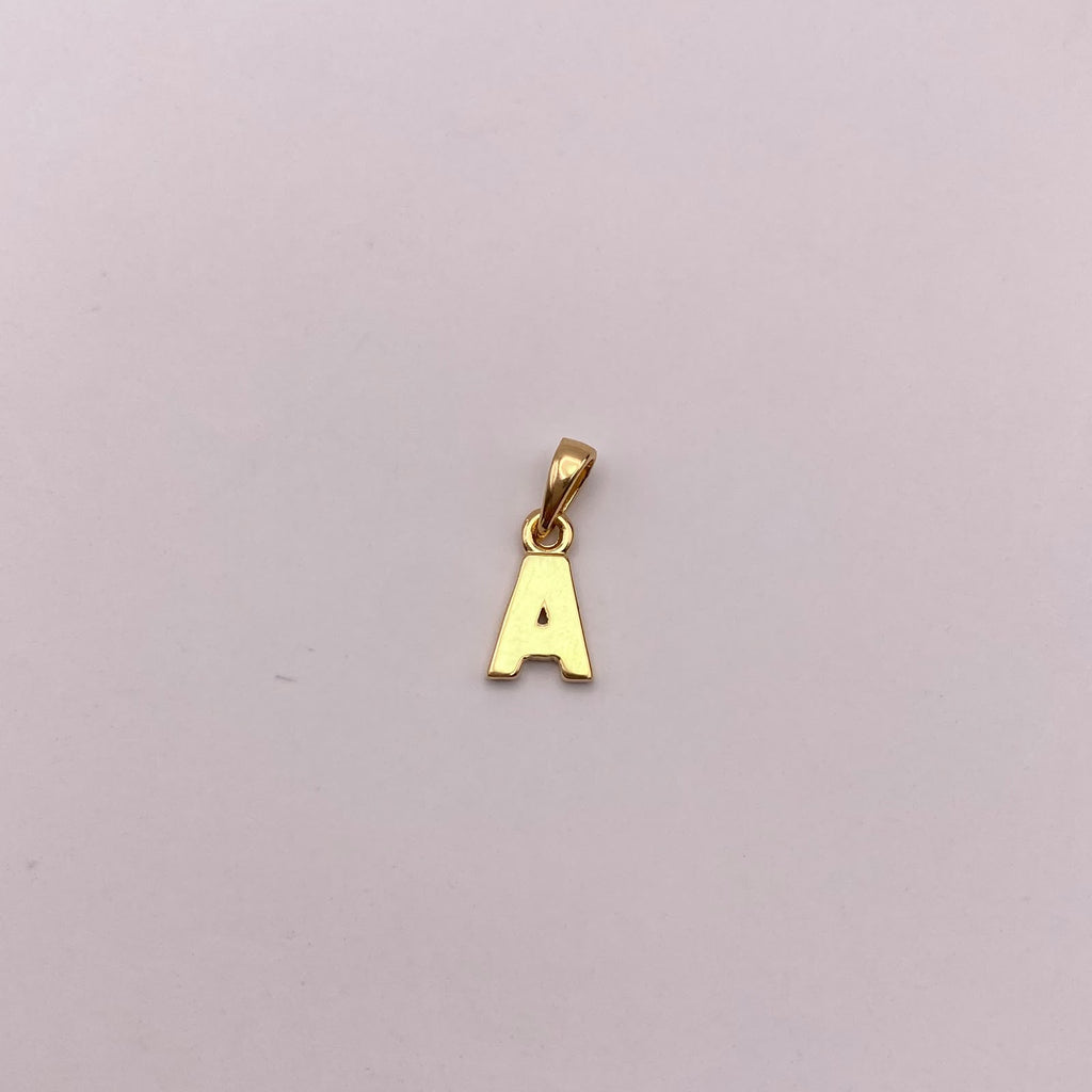 Dije letra A Oro amarillo 18k 0,6 Gr / 6,47 mm / 1,5 Cm