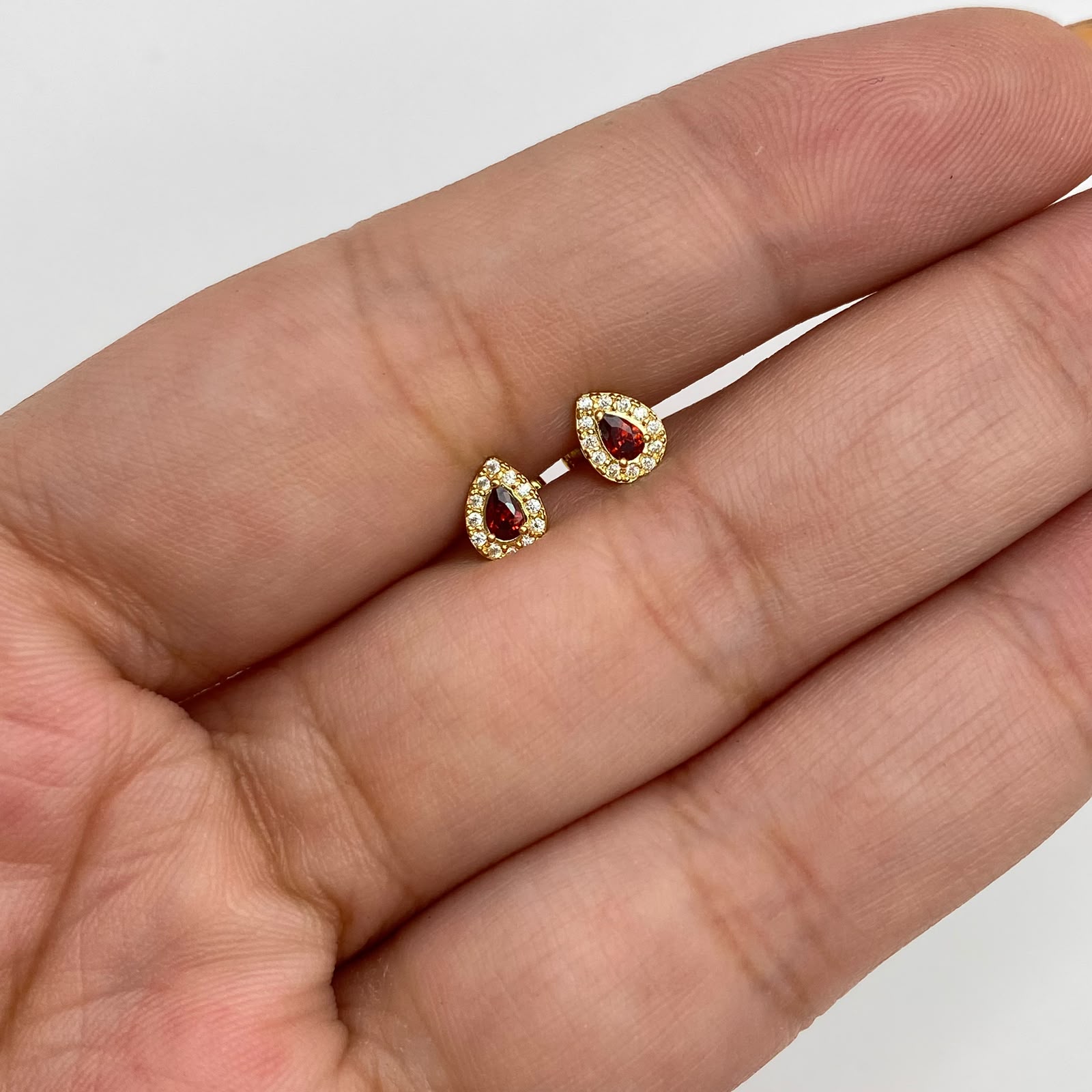 Topos gota circones blancos y cafe Oro amarillo 18k 0,7 Gr / 4,53 mm