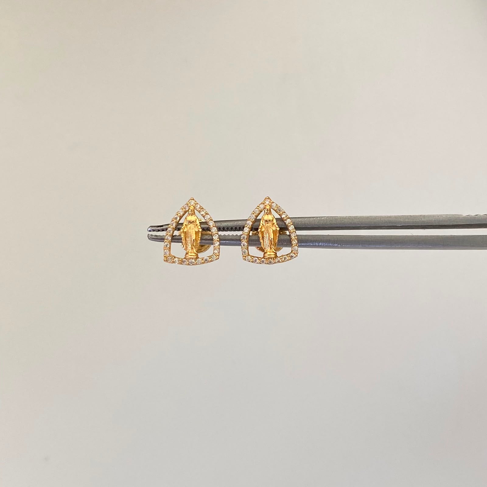 Topos Triangulo Casting Virgen Milagrosa Oro amarillo 18k 1,1 Gr / 8,3 mm