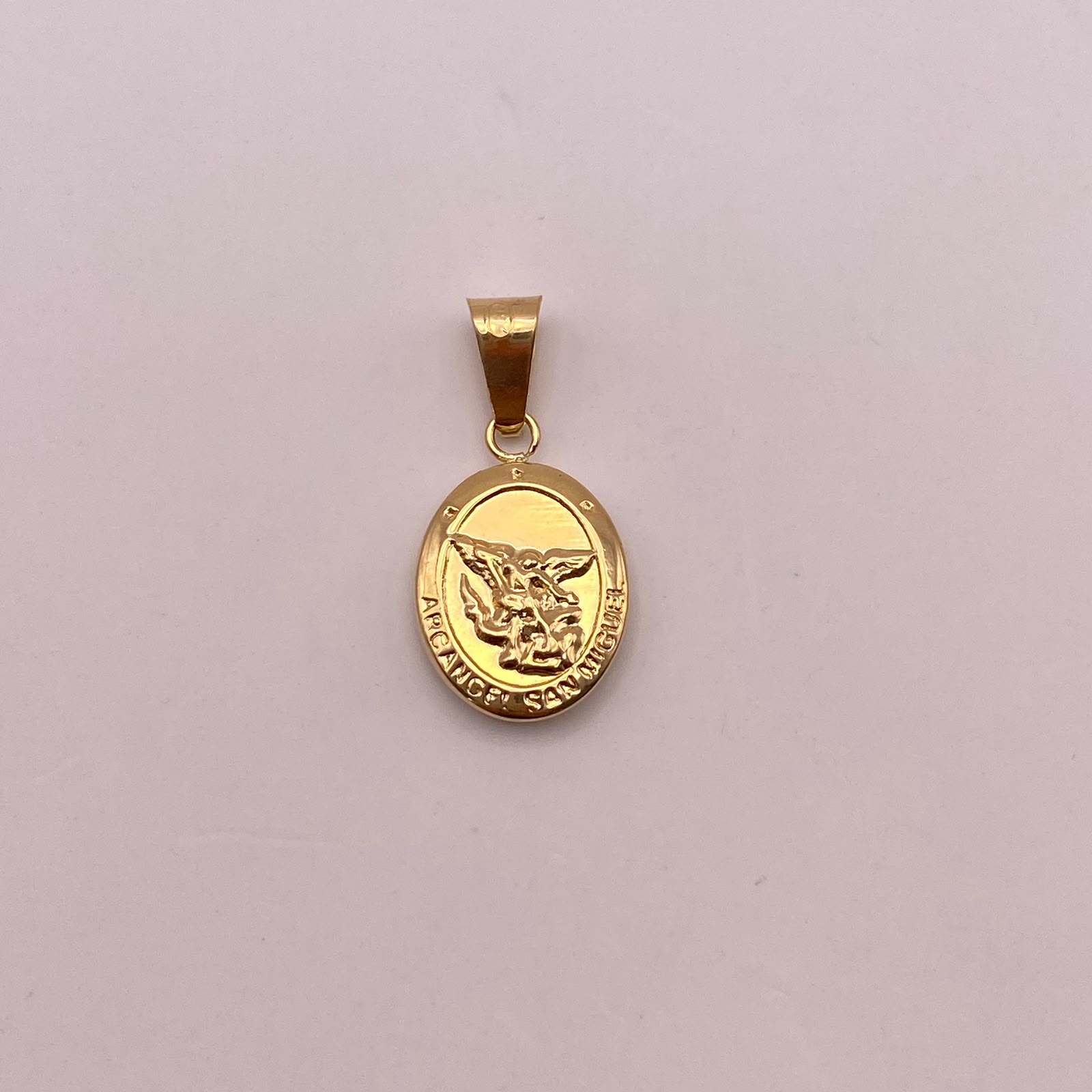 Dije San miguel arcangel Oro amarillo 18k 1,28 Gr / 13,1 mm / 2,6 Cm