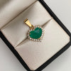 Dije Corazon 2.765 qt de esmeralda y 5.06 qt de moissanitas Oro amarillo 18k 2,95 Gr / 15,6 mm / 2,2 Cm