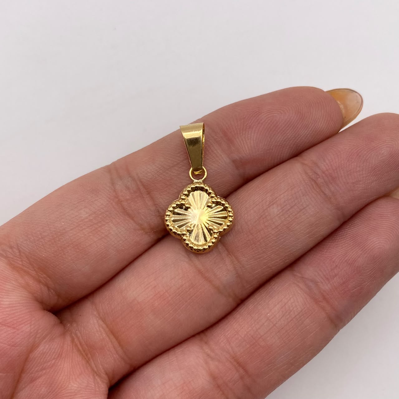Dije trebol diamantado Oro amarillo 18k 1,15 Gr / 12,4 mm / 2,5 Cm