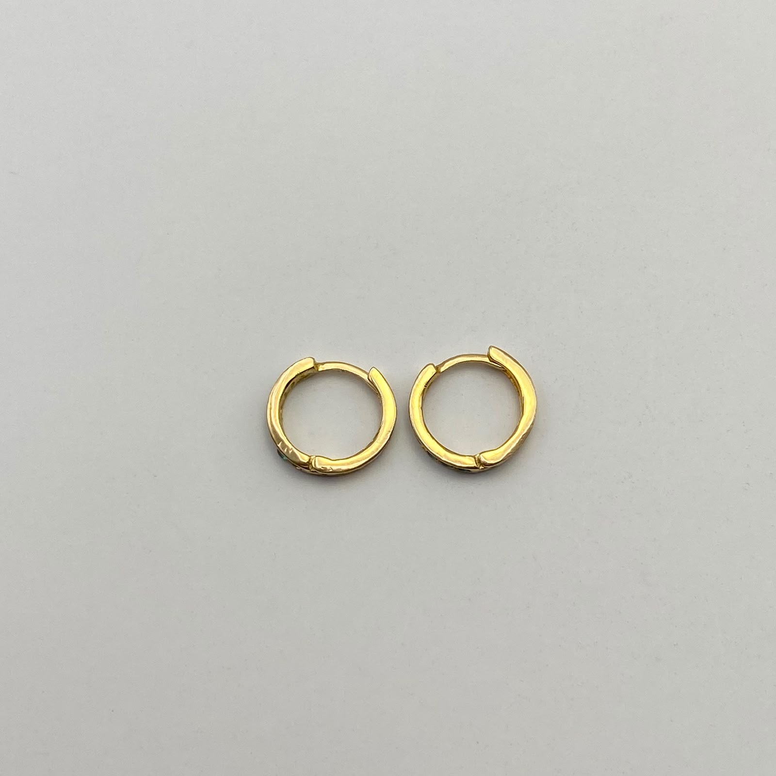 Candonga Tipo Huggies circones blancos Oro amarillo 18k 1,2 Gr / 1 Cm