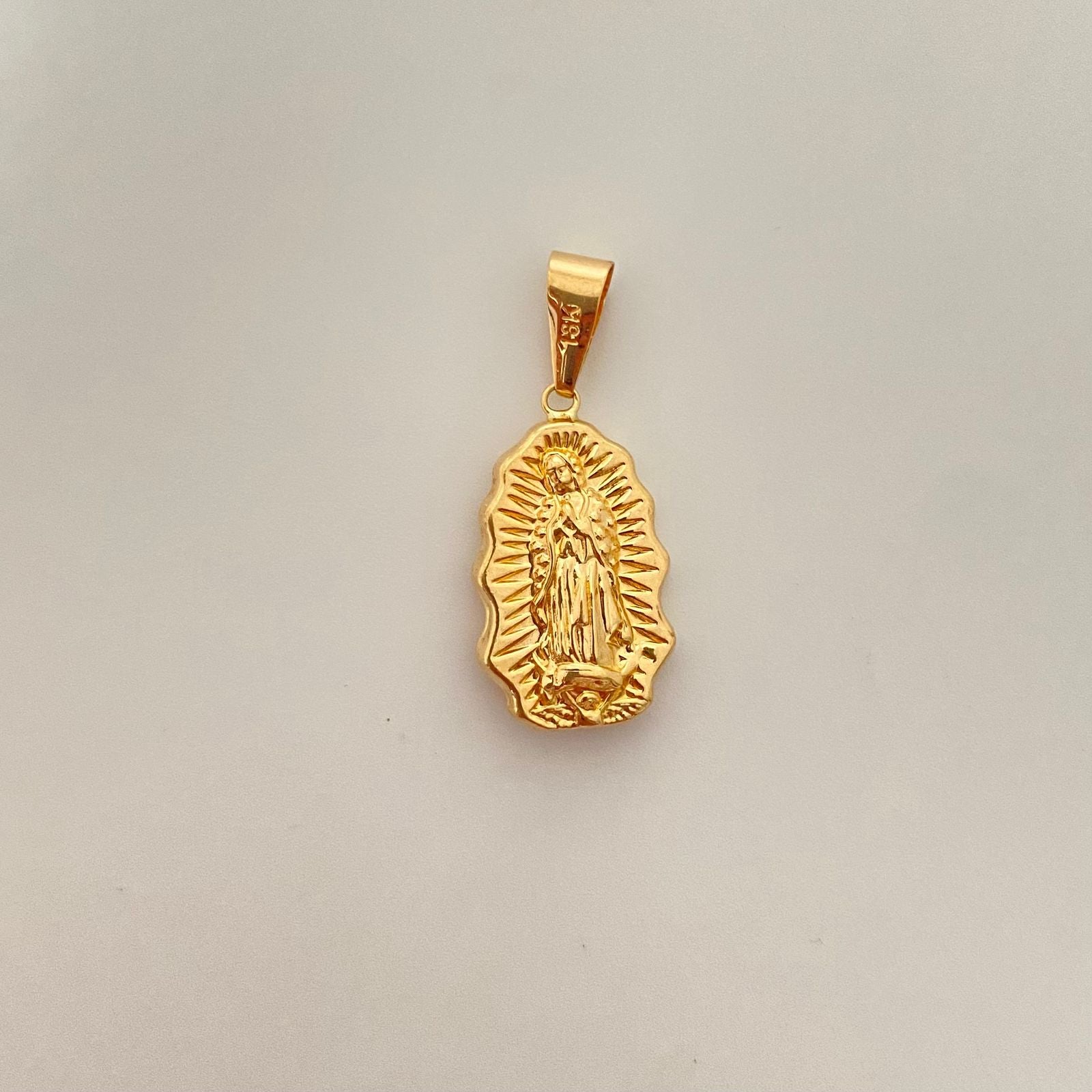 Dije silueta virgen guadalupe  Oro amarillo 18k 1,85 Gr / 3,0 Cm