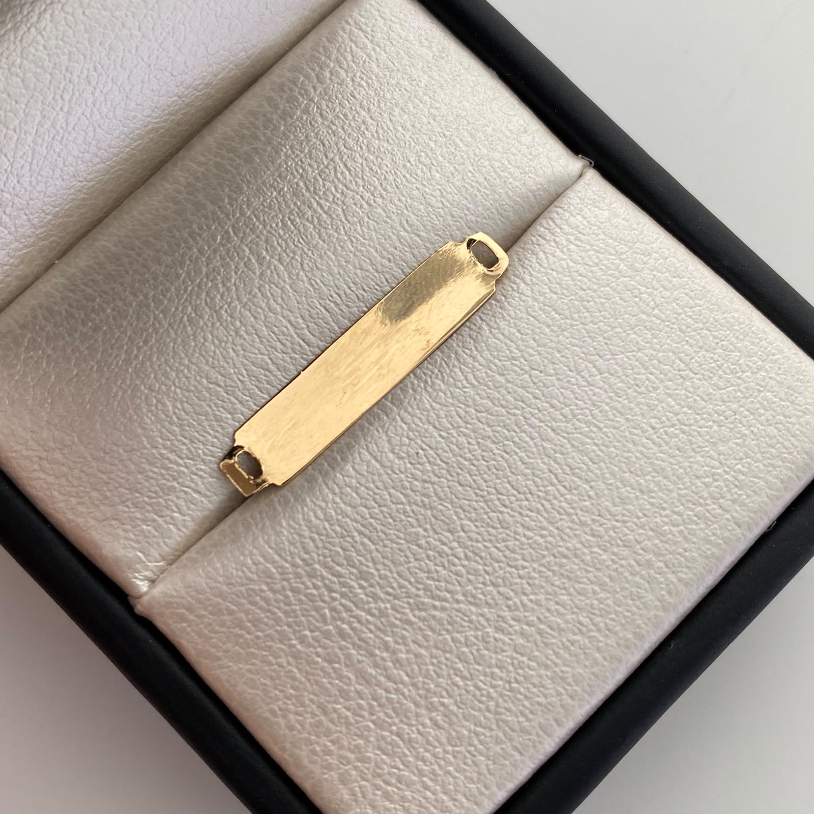 Herraje Placa Rectangular Oro amarillo 18k 0,35 Gr / 2,5 Cm