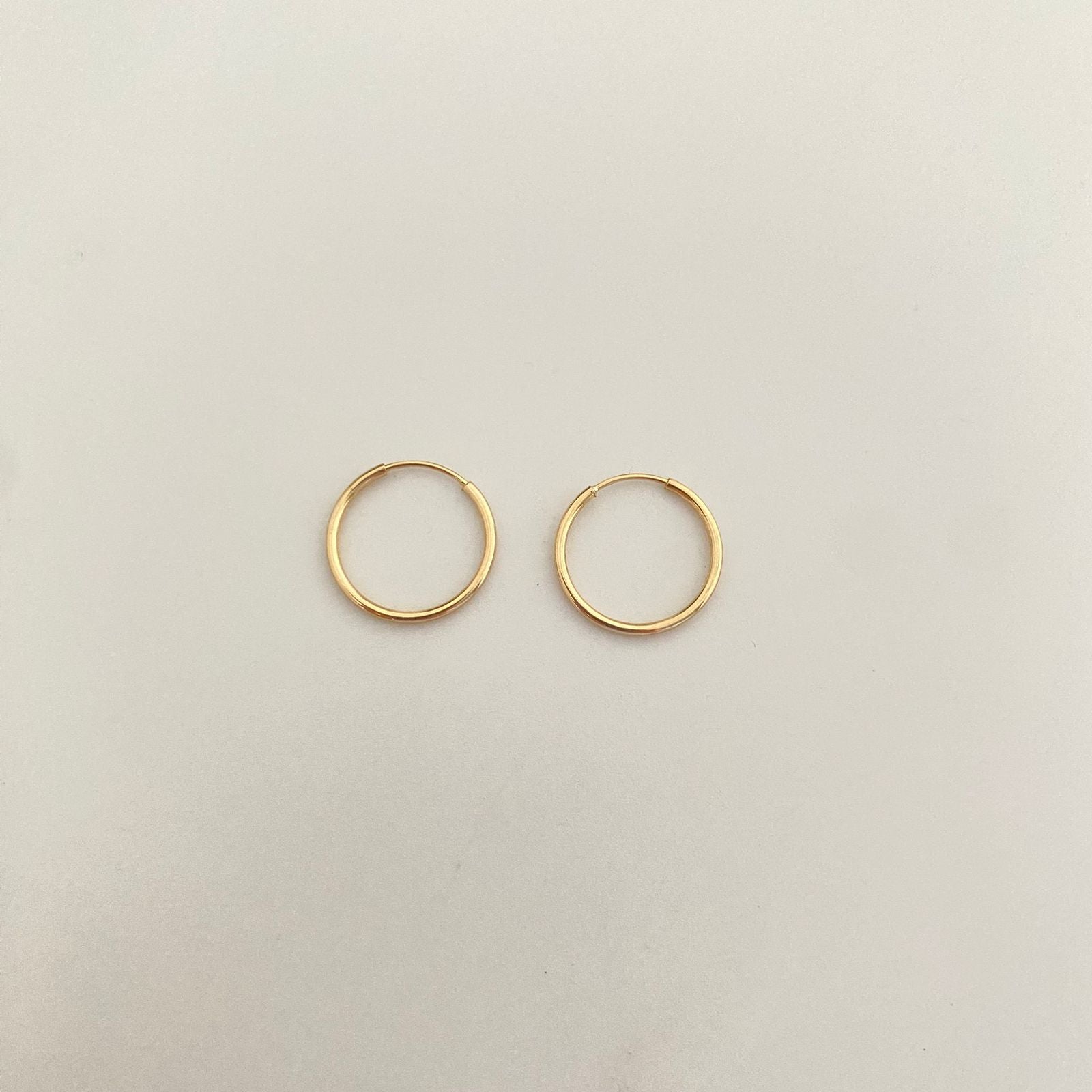 Candonga imperdible lisa Oro amarillo 18k 0,6 Gr / 1,5 Cm