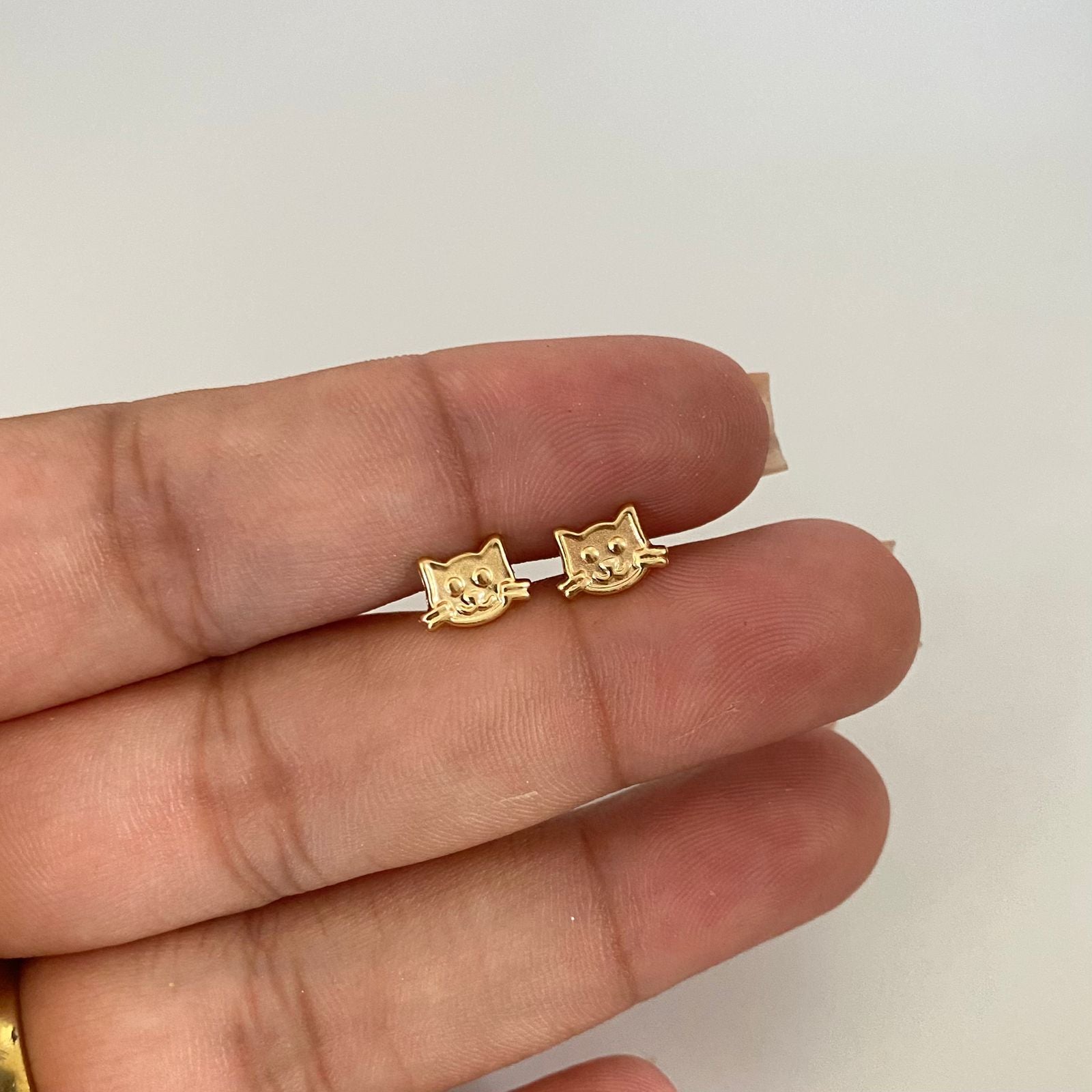 Topos cara gato liso Oro amarillo 18k 0,7 Gr / 8,3 mm