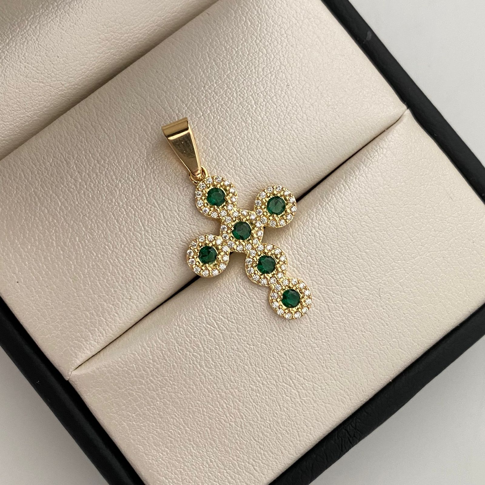 Dije cruz casting verde Oro amarillo 18k 2,45 Gr / 3 Cm