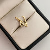Dije letra V con circones blancos  Oro amarillo 18k 1 Gr / 8,65 mm / 1,7 Cm