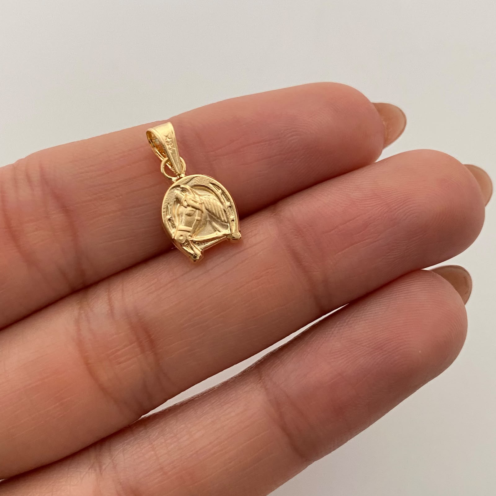 Dije Herradura de Caballo Oro amarillo 18k 0,55 Gr / 8,7 mm / 1,6 Cm