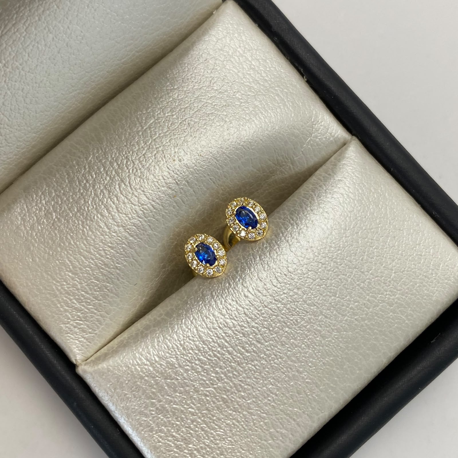 Topos ovalado circón azul rey Oro amarillo 18k 0,7 Gr / 4,4 mm