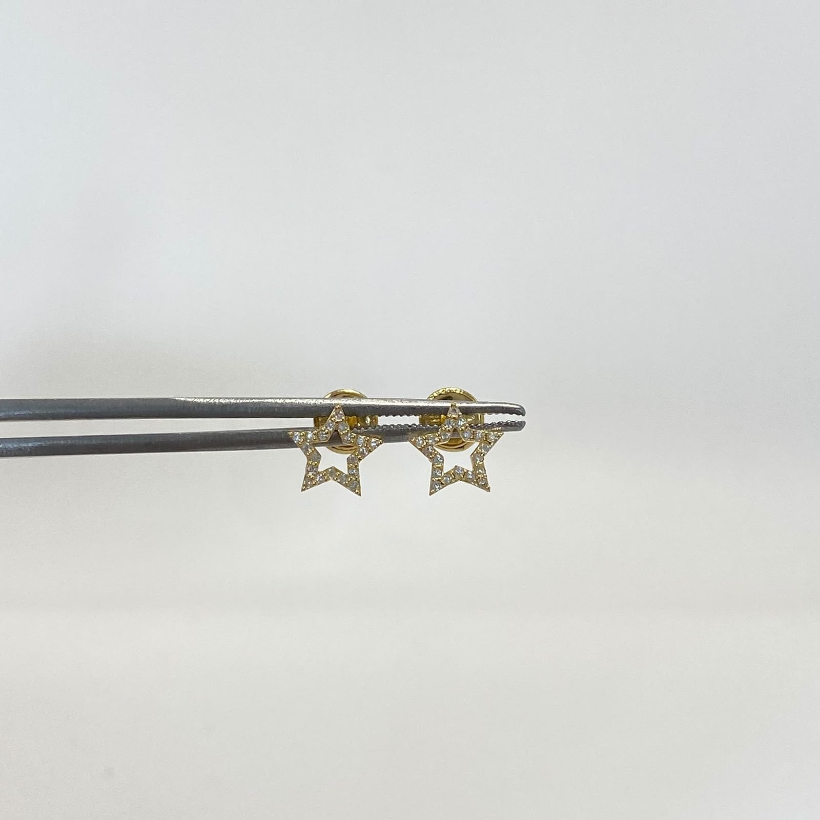 Topos silueta estrella circones blancos Oro amarillo 18k 0,8 Gr / 7,6 mm
