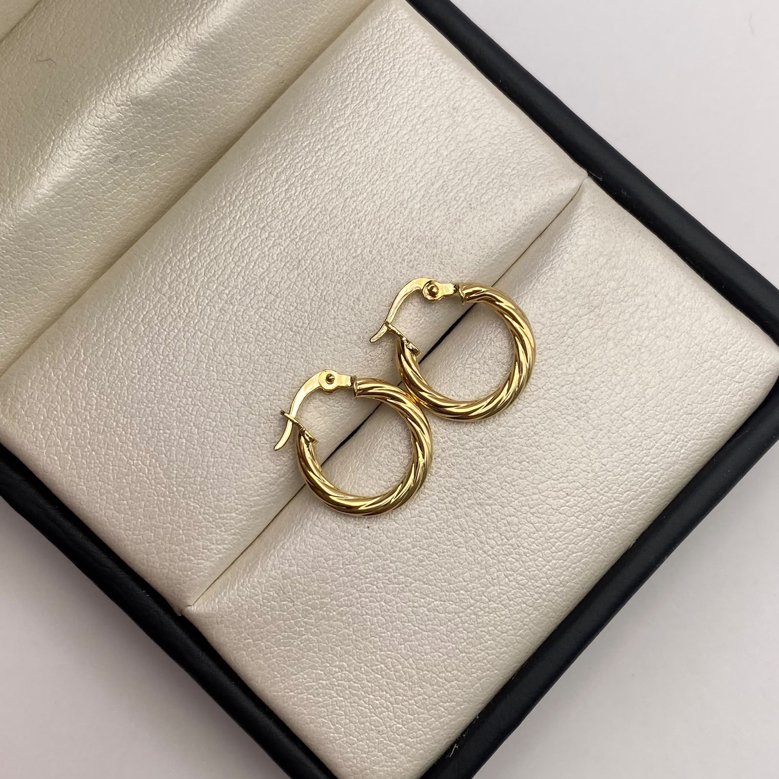 Candonga entorchada Oro amarillo 18k 1,09 Gr / 1,5 Cm