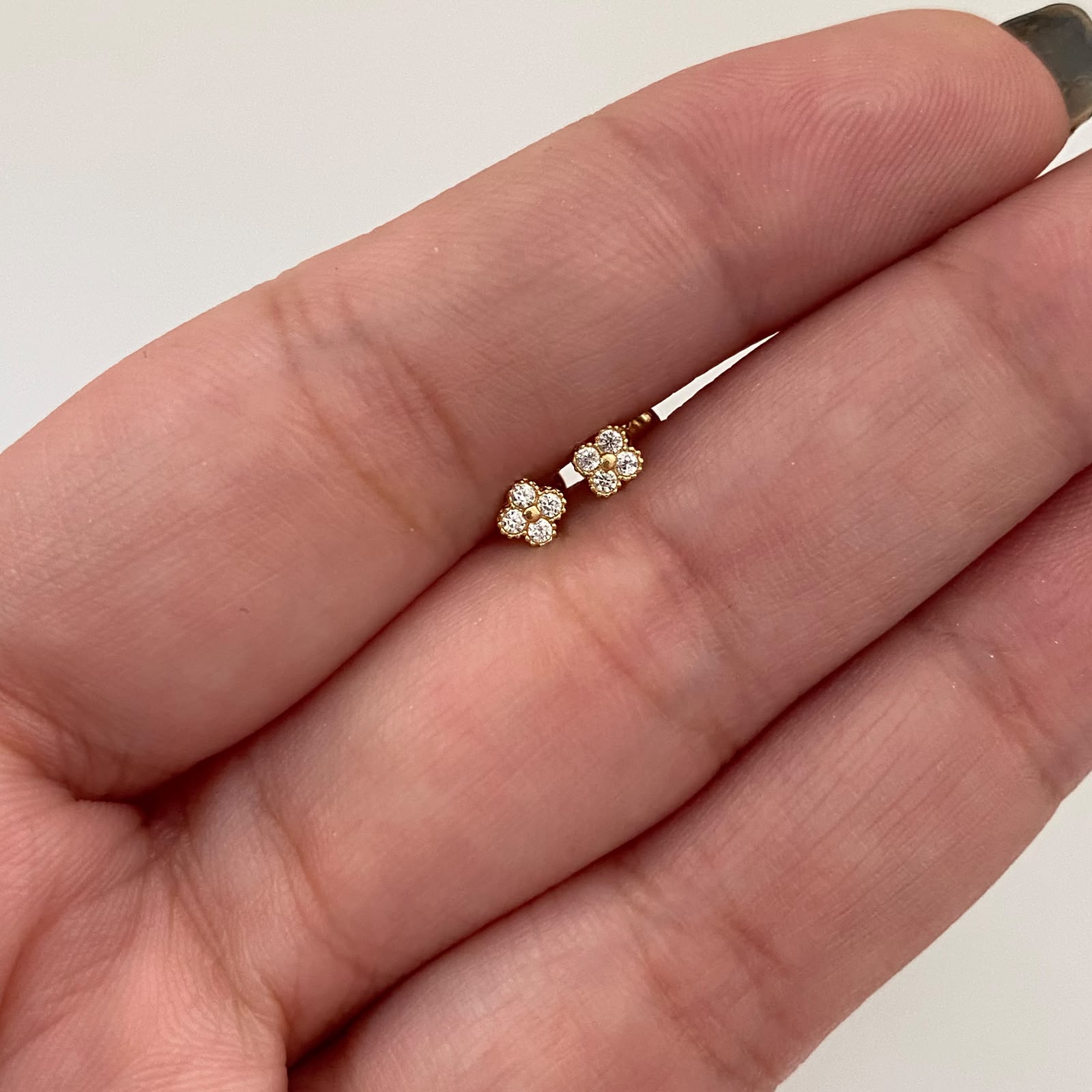 Topos mini flor circones blancos  Oro amarillo 18k 0,45 Gr / 3,5 mm