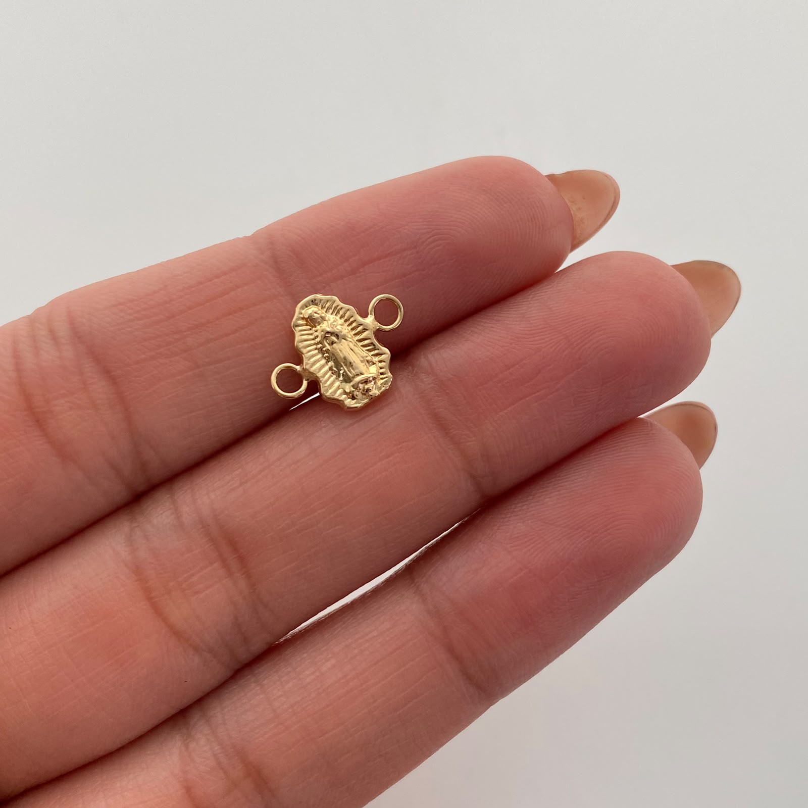 Herraje Virgen Guadalupe Silueta Oro amarillo 18k 0,35 Gr / 1,2 Cm