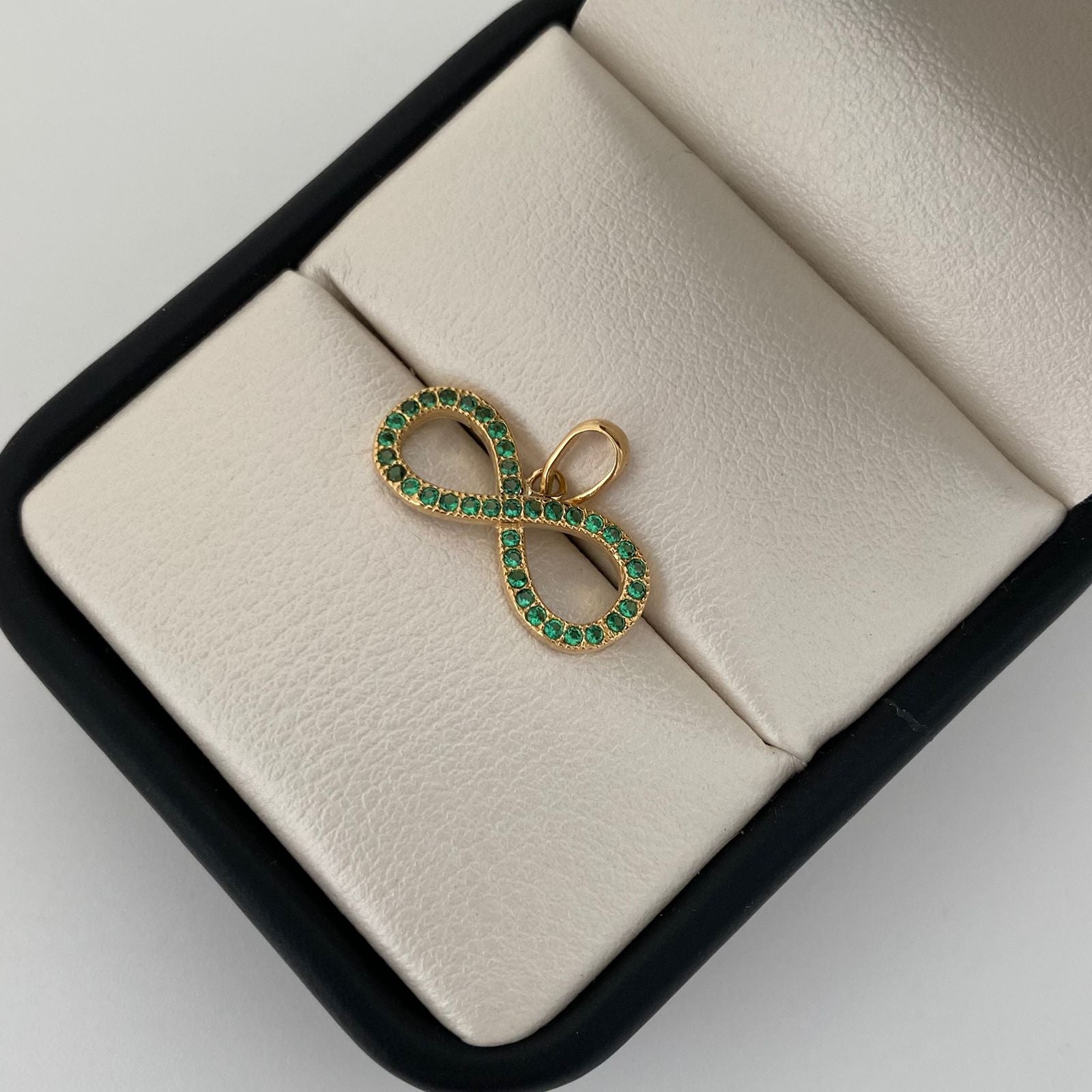 Dije infinito casting verde Oro amarillo 18k 1,2 Gr / 1,2 Cm