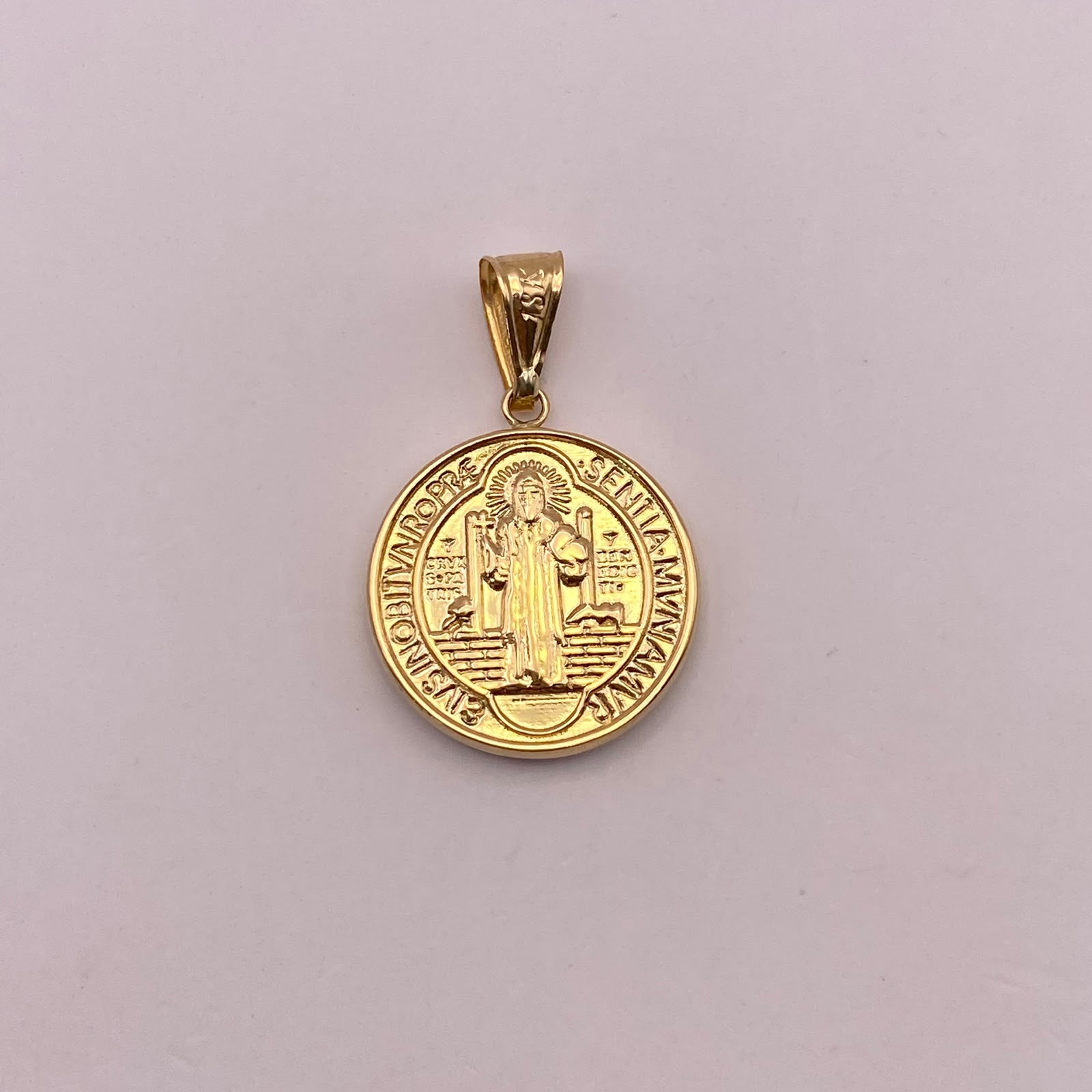 Dije San benito Oro amarillo 18k 2,66 Gr / 20,5 mm / 3,2 Cm