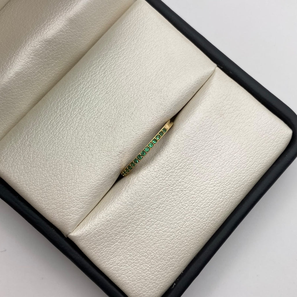 Anillo churumbela circones verdes Oro amarillo 18k / Talla 7 1/4 / 1,5 Gr / 1,6 mm