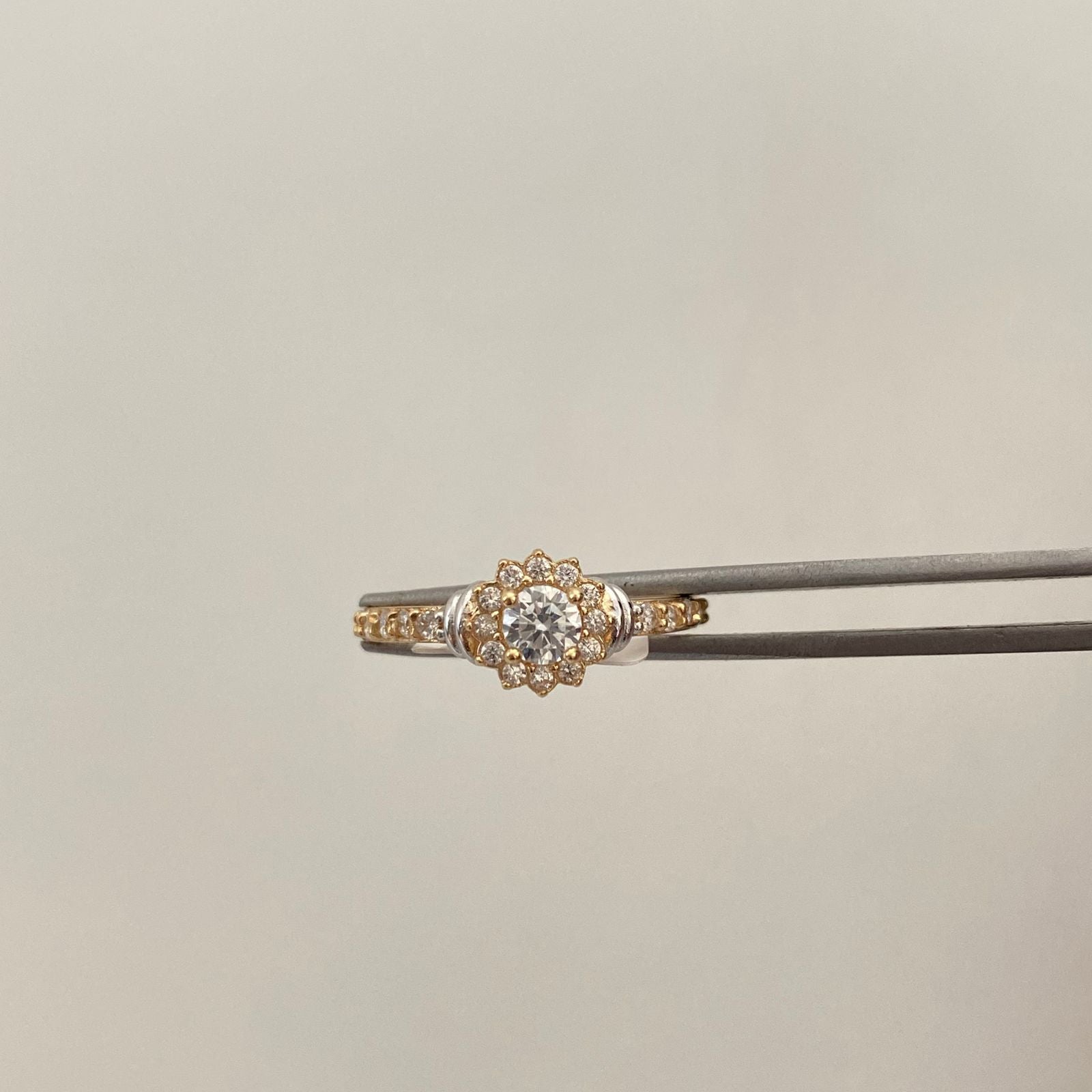 Anillo Solitario Lady Dee Oro amarillo 18k / Talla 6 1/2 / 2,4 Gr / 2 mm