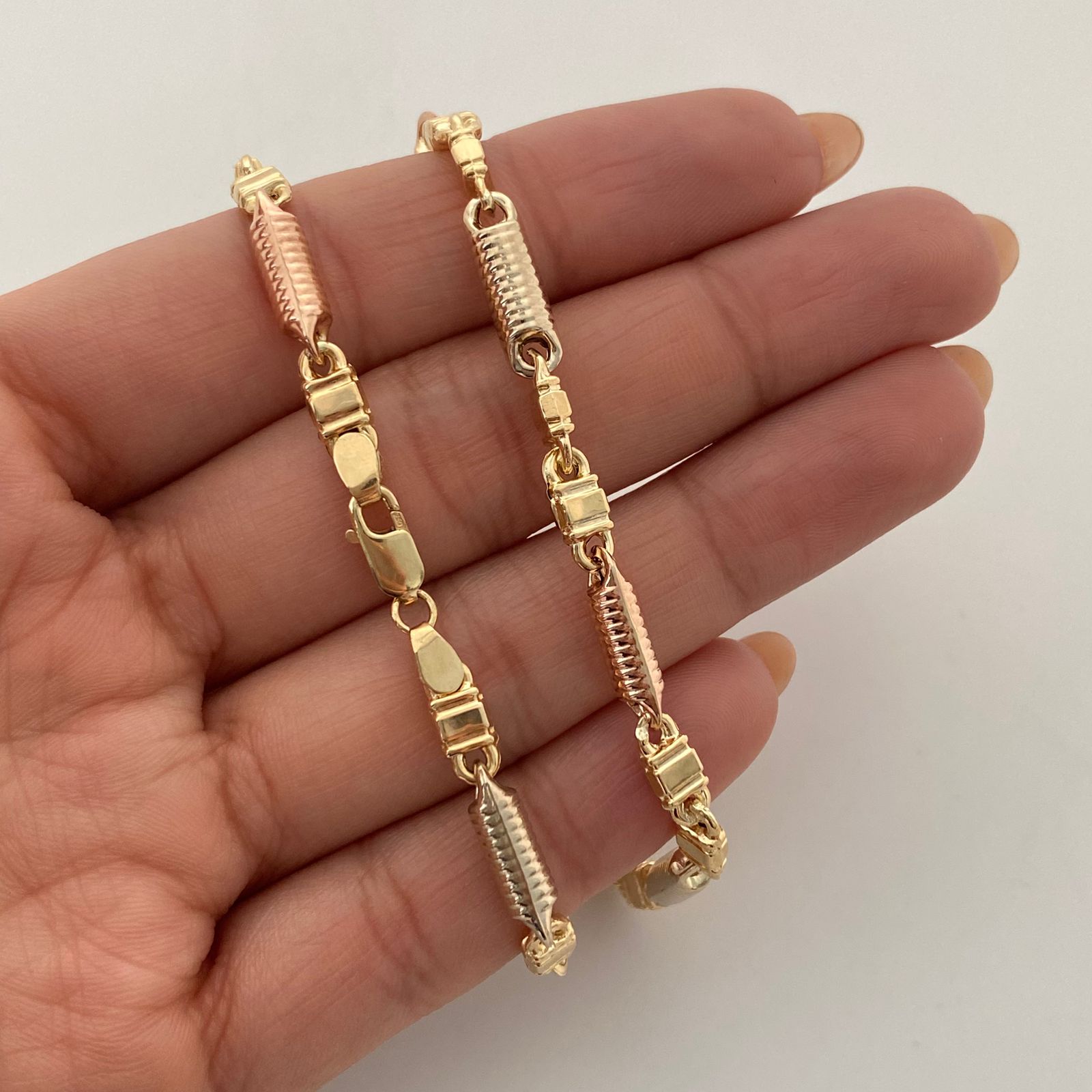 Cadena Rustica Tres oros 18k +1 / 15,05 Gr / 4,3 mm / 60 Cm Broche 0,60