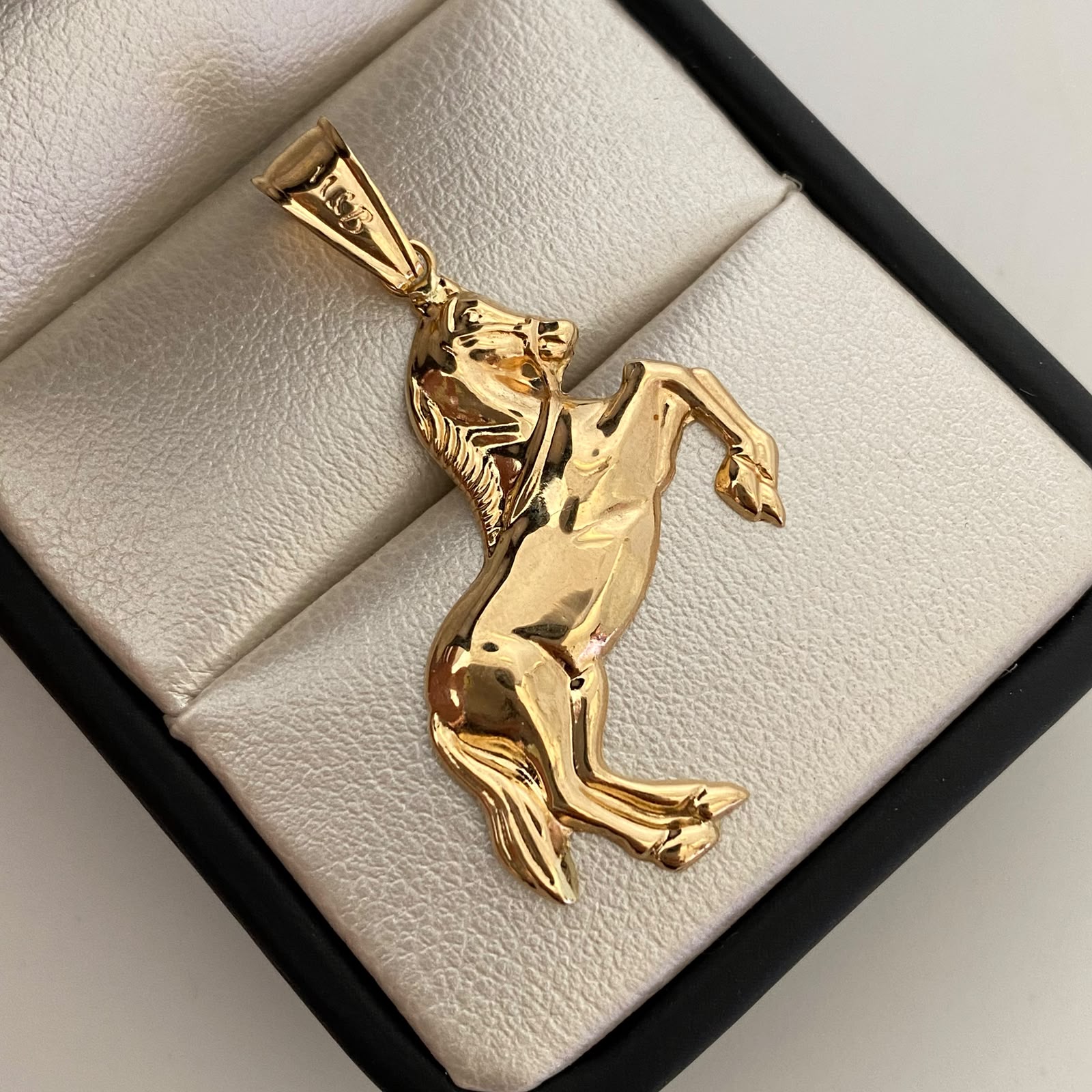 Dije Caballo Oro amarillo 18k 18,5 Gr / 27,3 mm / 4,2 Cm