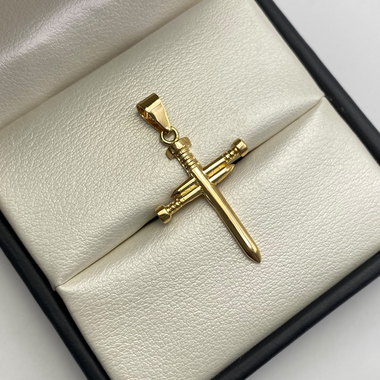 Dije Cruz Clavo Oro amarillo 18k 1,7 Gr / 20,4 mm / 3,3 Cm
