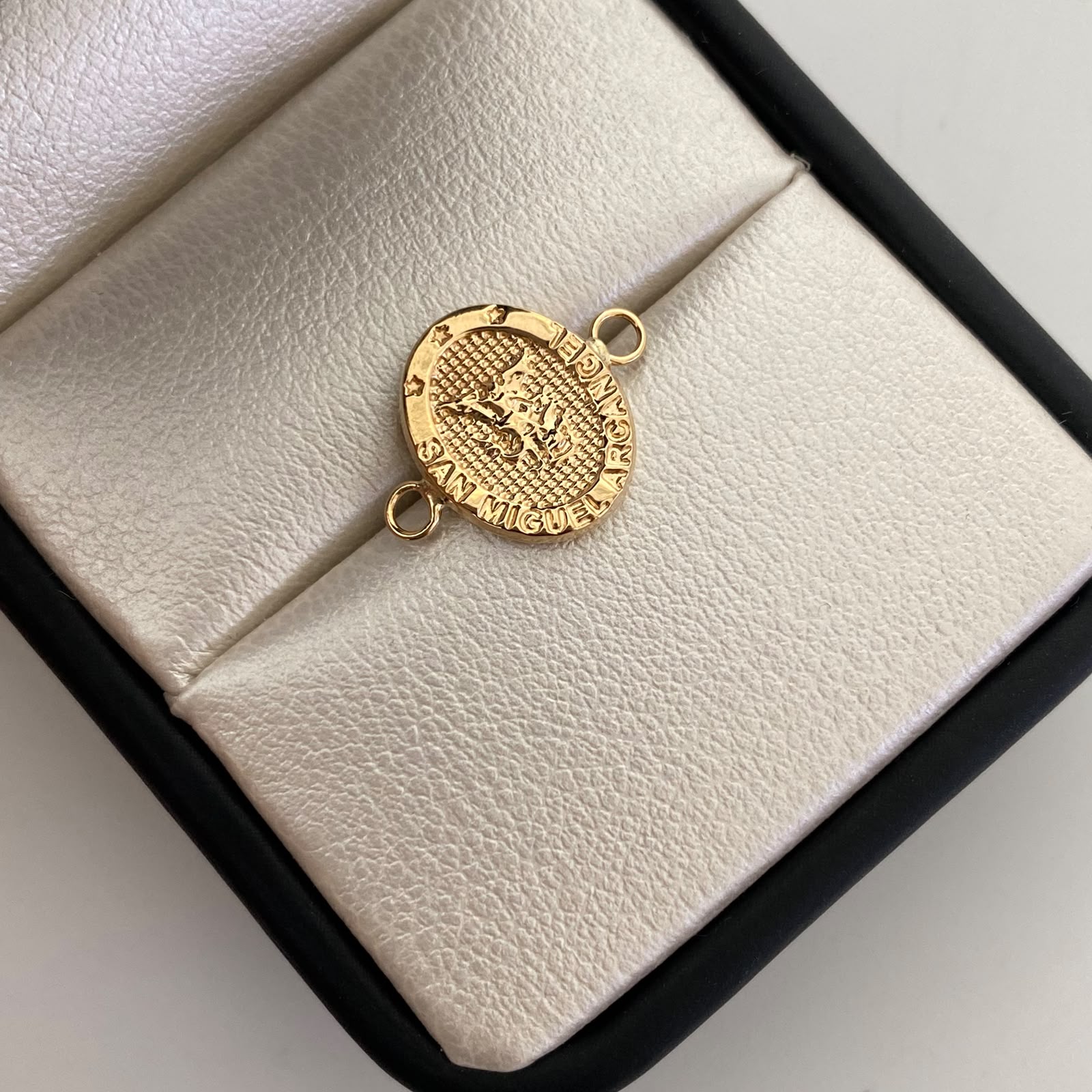 Herraje San Miguel Arcangel Oro amarillo 18k 0,7 Gr / 1,6 Cm