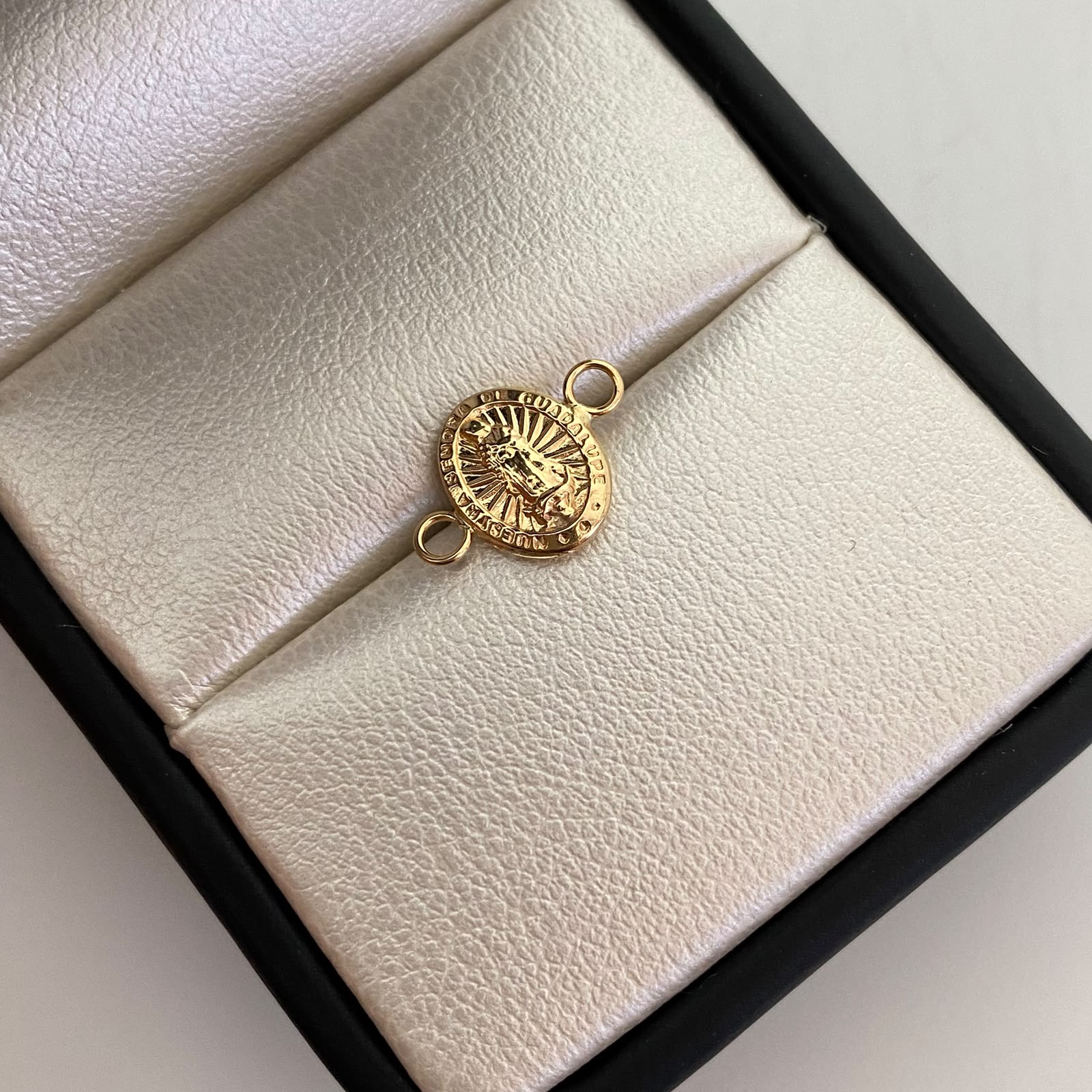 Herraje Virgen Guadalupe Oro amarillo 18k 0,4 Gr / 1,4 Cm