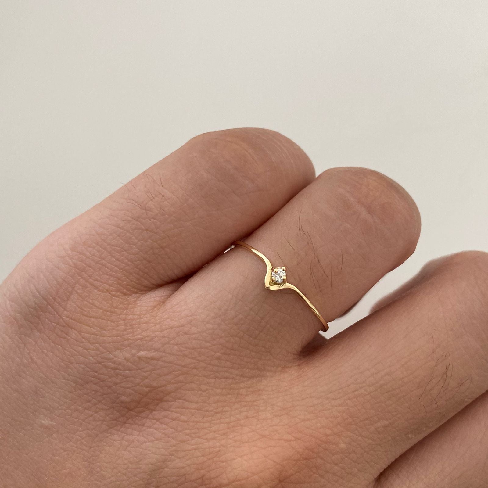 Anillo Solitario Oro amarillo 18k / Talla 8 1/4 / 0,55 Gr / 0,7 mm